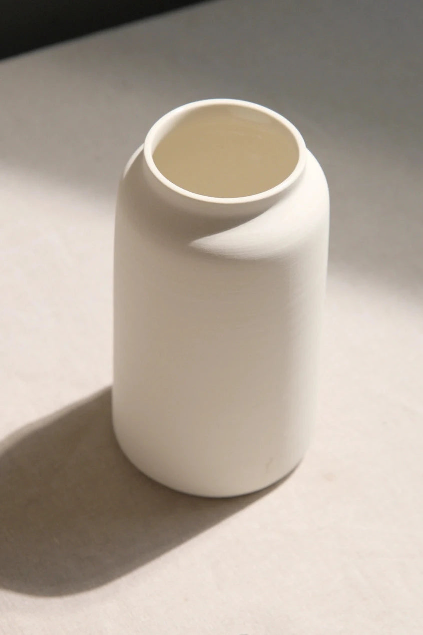 Ivory Medium Bouquet Vase - Elegant Floral Arrangement Centerpiece for Weddings, Home Decor & Special Occasions