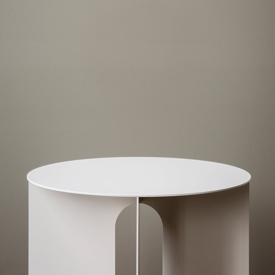 Modern Androgyne Side Table - Minimalist Nightstand, End Table for Living Room, Bedroom, or Office - Stylish Small Accent Table with Sturdy Metal Frame