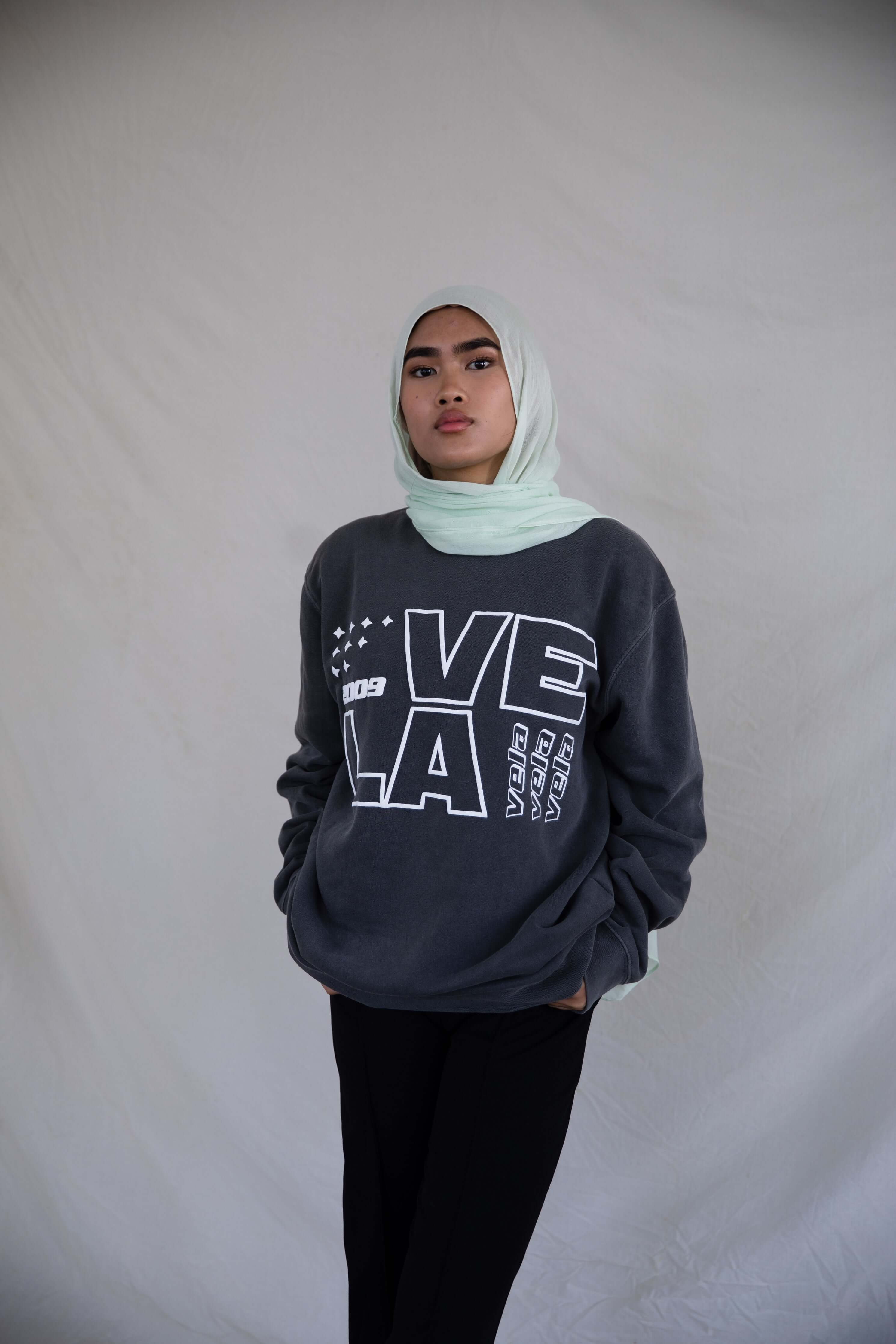 Vela Print Crewneck Sweatshirt - Soft Cotton Unisex Pullover for Men & Women - Casual Streetwear for Everyday Wear, Gym, and Outdoor Activities