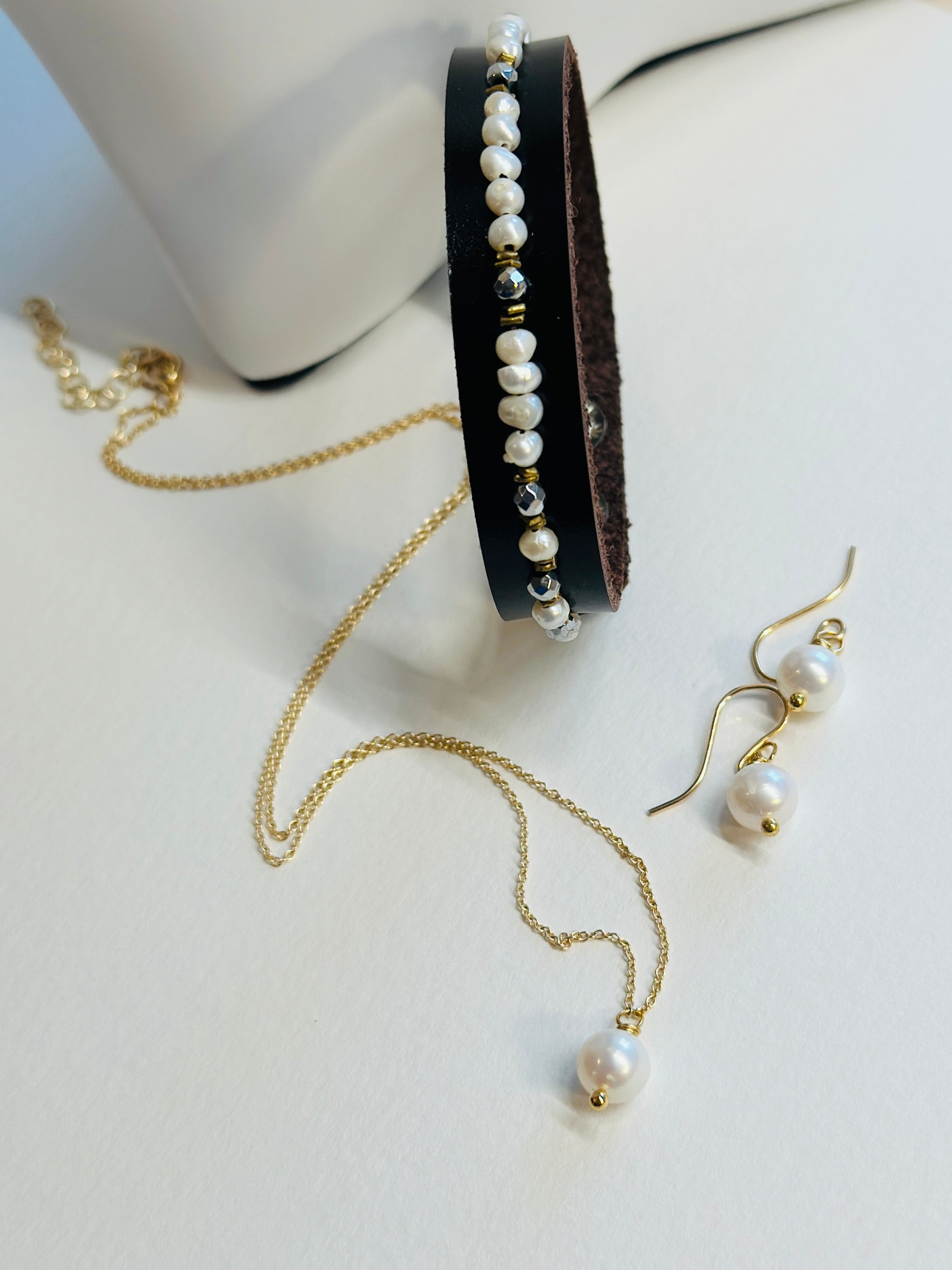 Elegant Pearl Drop Necklace for Women - 18K Gold Plated Dainty Pendant Jewelry - Perfect for Weddings, Parties & Special Occasions