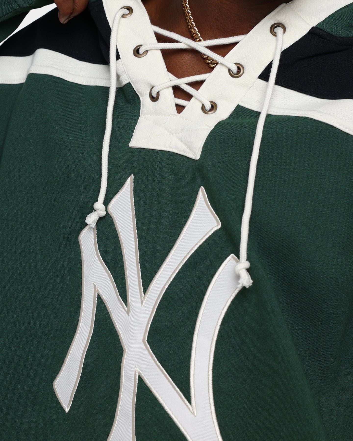 47 Brand New York Yankees Superior Lacer Hoodie for Men - Dark Green Pullover Sweatshirt with Adjustable Drawstring Hood - Perfect for Baseball Games, Streetwear & Casual Outfits