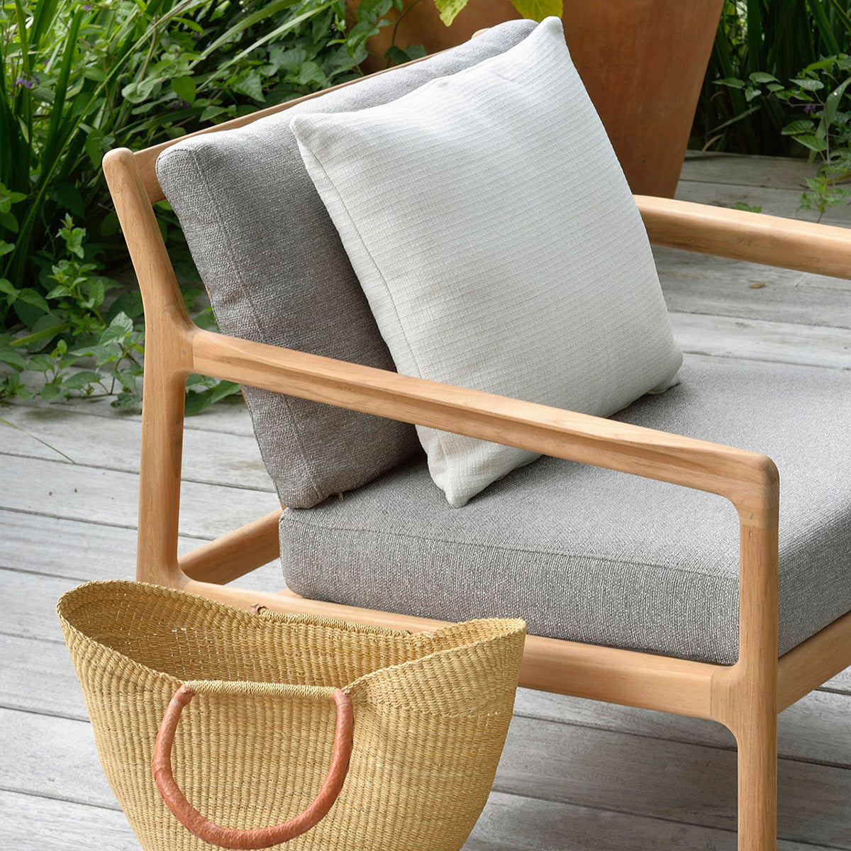 Premium Teak & Mocha Outdoor Fabric Lounge Chair - Water-Resistant, Durable Patio Furniture for Poolside, Garden, Deck & Backyard Relaxation