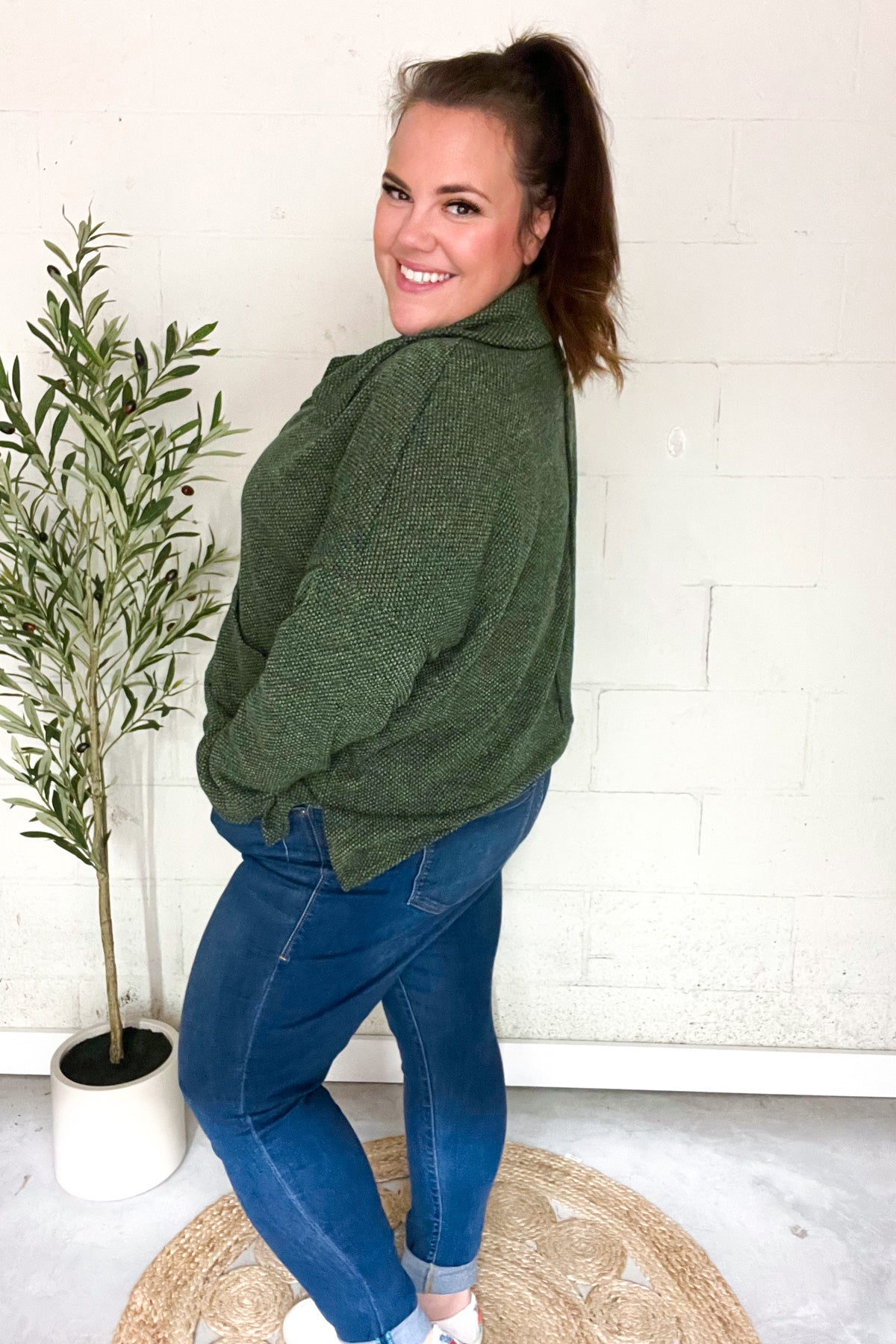 Easy Living Olive Textured Knit Notch Neck Oversized Collar Sweater - Cozy Oversized Women's Pullover for Fall & Winter | Perfect for Casual Outfits, Office Wear and Coffee Dates