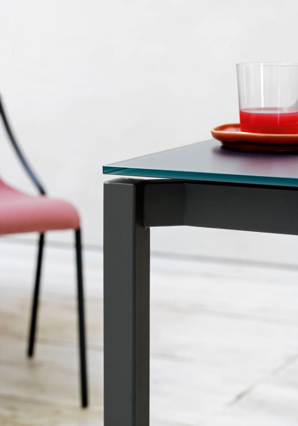 Midj Extendable Dining Table - Expandable to Fit 6-10 People, Perfect for Family Gatherings & Dinner Parties