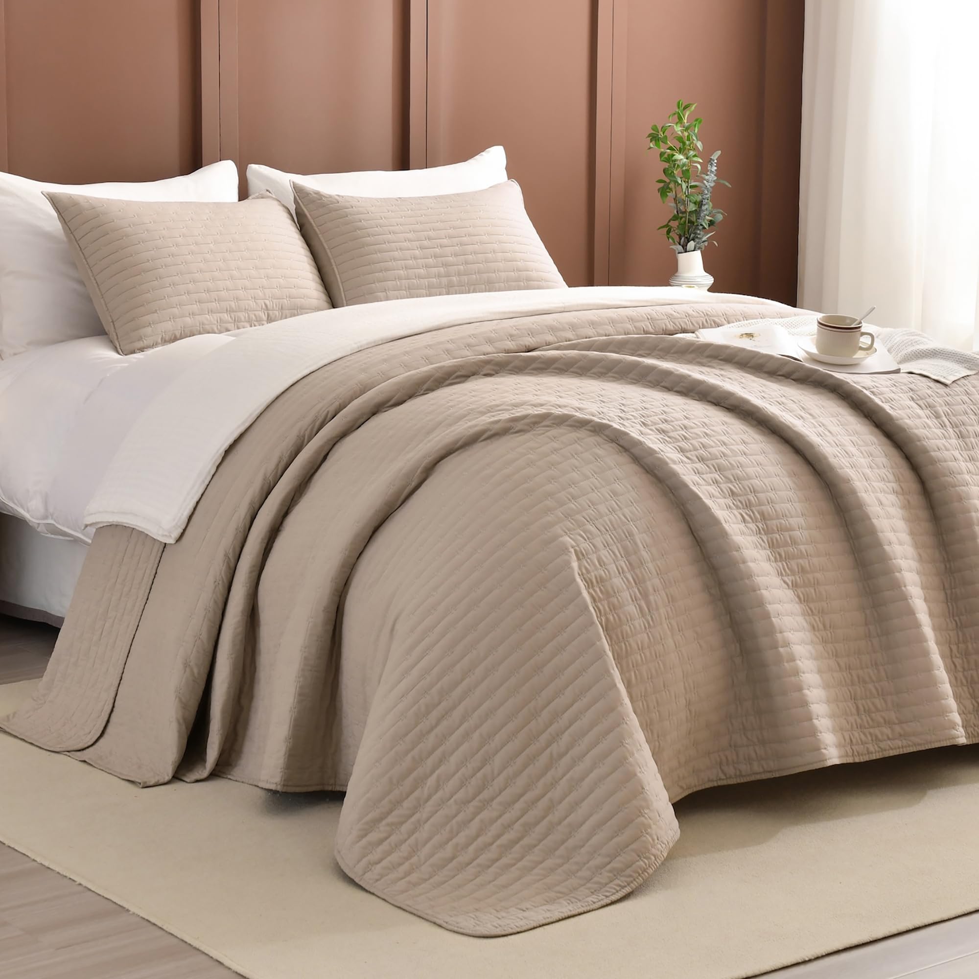 Masaca Oversized King Bedspread 128x120 Inches - Lightweight Linen-Colored 3-Piece Quilt Set | Soft Microfiber Farmhouse Style Coverlet for Extra Large King Beds | Perfect for Master Bedrooms, Guest Rooms & Cozy Farmhouse Decor