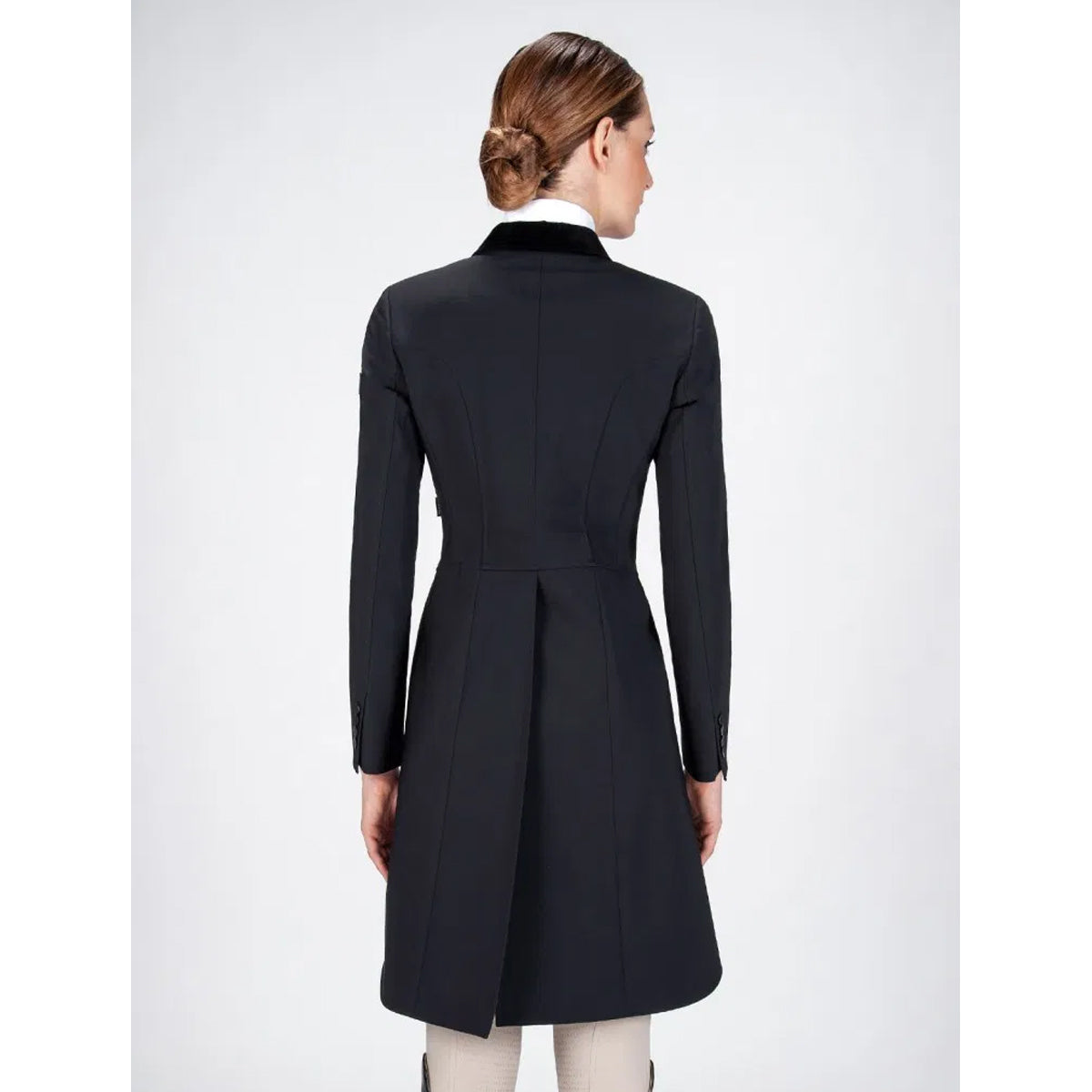 Equiline Women's MacKenzie Hunter Shadbelly Show Coat - Elegant Equestrian Riding Jacket for Horse Shows & Dressage Competitions - Perfect for Professional Riders & Hunt Seat Events
