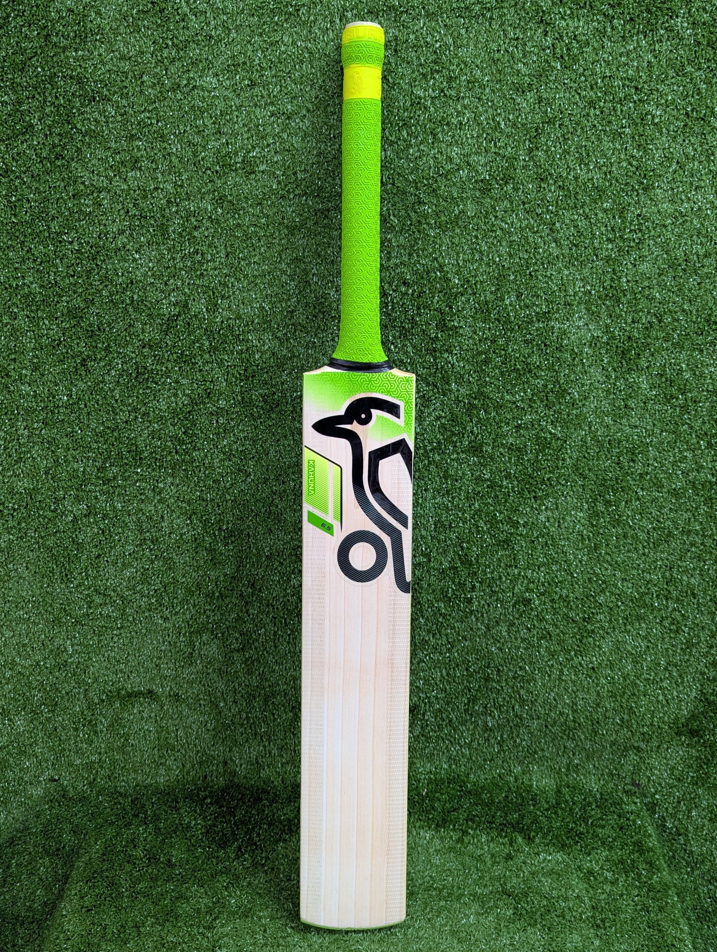 Kookaburra Kahuna 6.5 English Willow Cricket Bat - Premium Quality for Professional & Amateur Players - Perfect for Matches, Training & Backyard Cricket Games