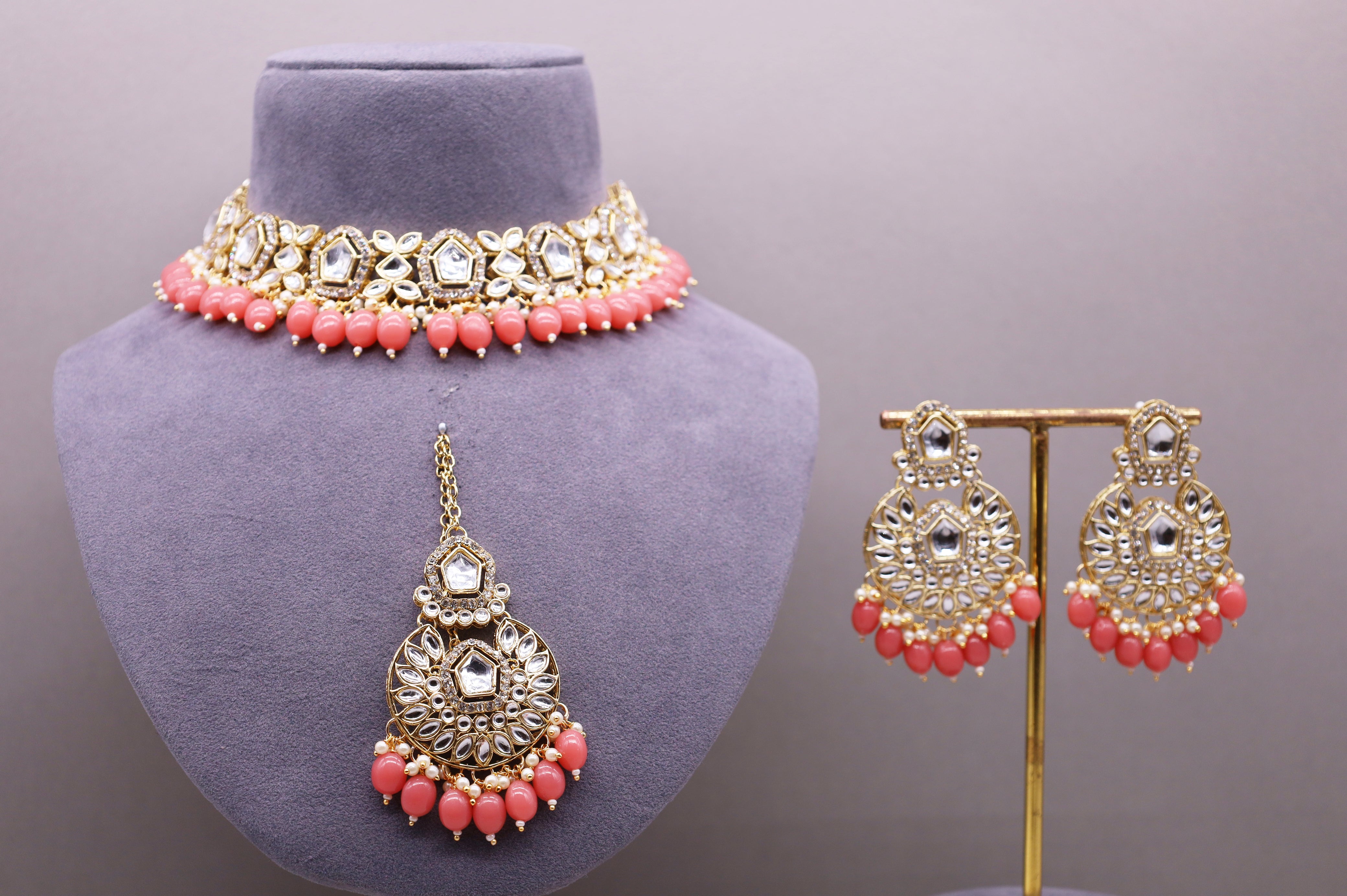 Vaishnavi Kundan Jewelry Set - Traditional Indian Bridal Necklace, Earrings & Maang Tikka Set for Weddings & Festive Occasions
