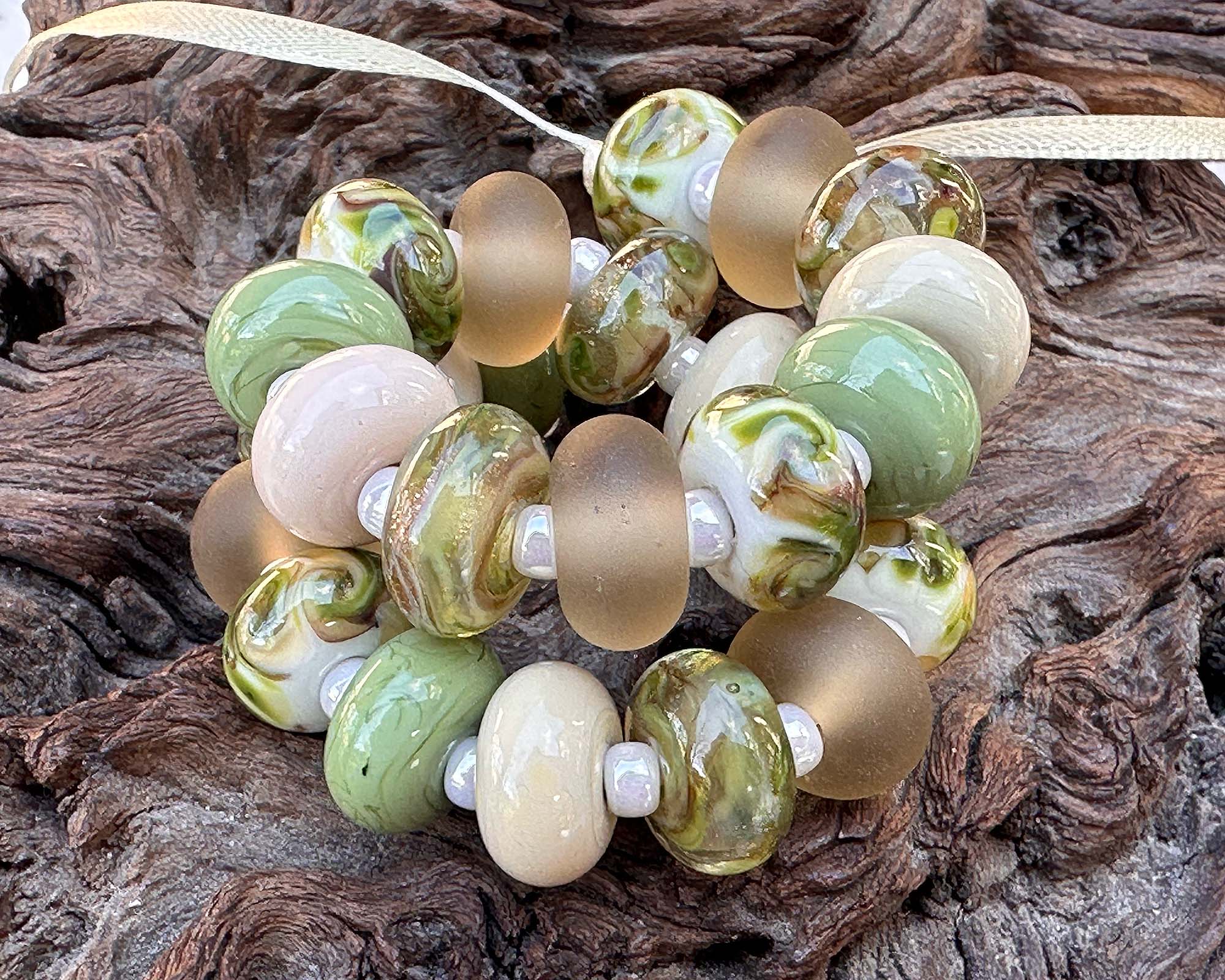 25-Piece Mossy Oak Green Lampwork Glass Beads Set for Jewelry Making, DIY Crafts, and Home Decor - Perfect for Necklaces, Bracelets, and Scrapbooking