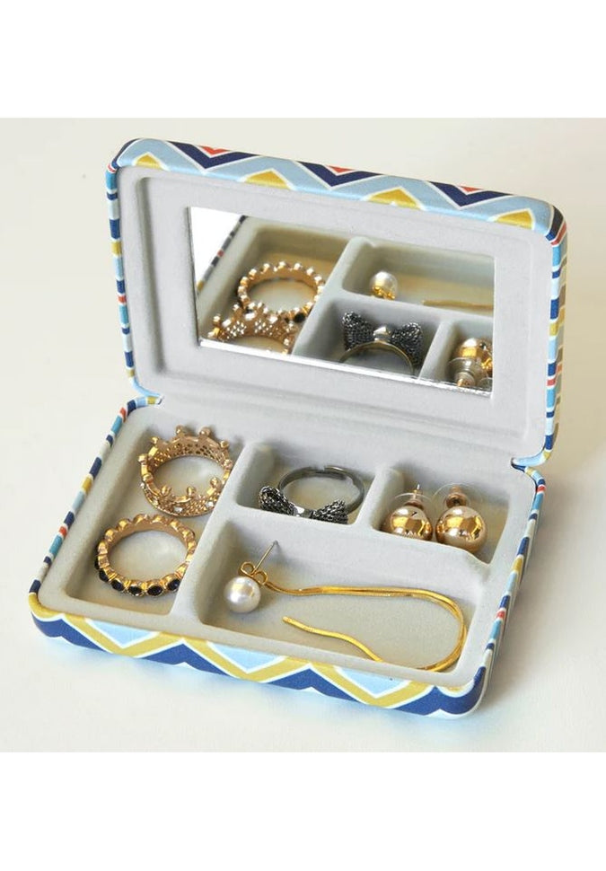 Kikkerland Plaid Travel Jewelry Case - Stylish Organizer for Necklaces, Rings & Earrings - Perfect for Vacation, Business Trips & Weekend Getaways