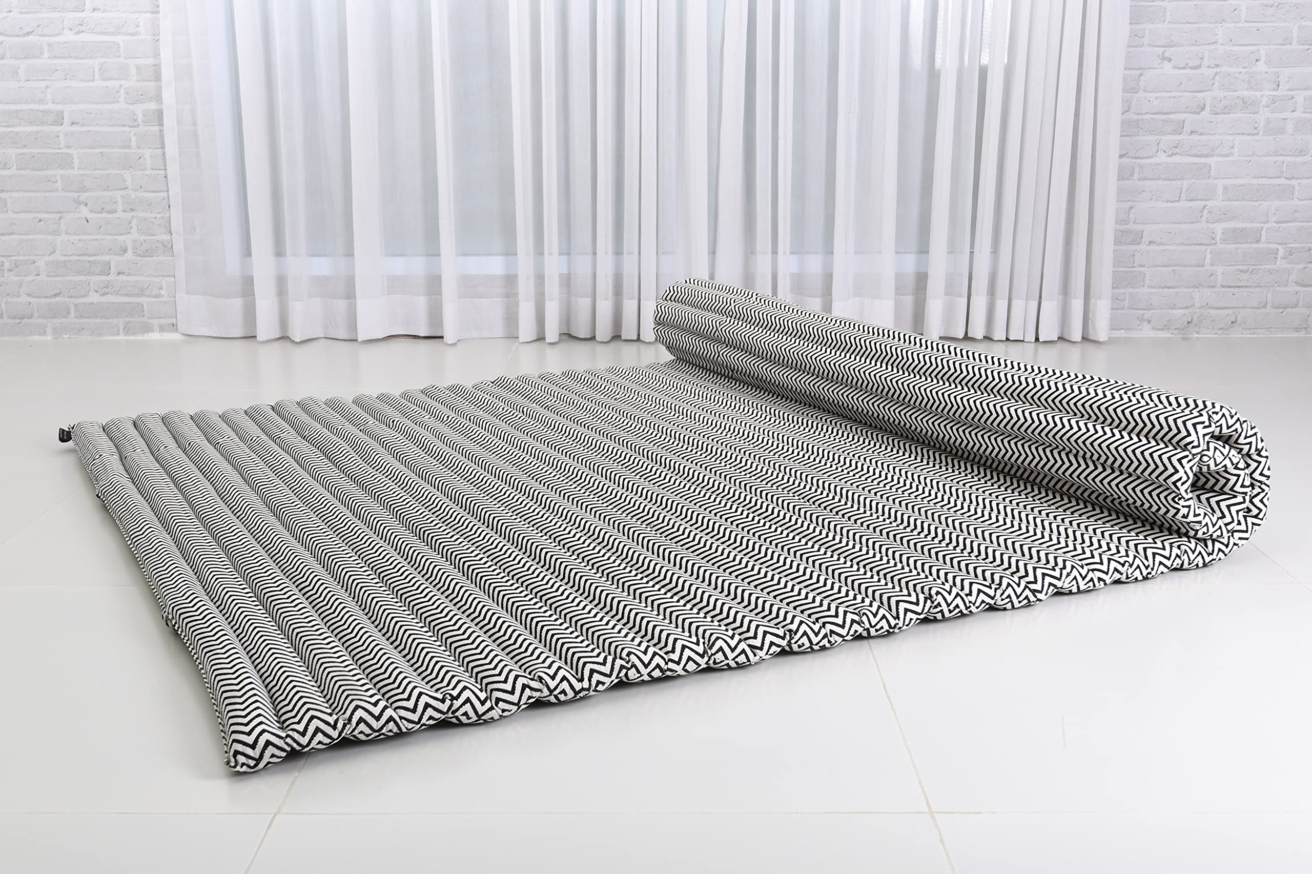 Leewadee Foldable Floor Mattress - Japanese Roll Up Futon - Tri-Fold Tatami Mat - Guest Floor Bed - Camping Mattress - Thai Massage Mat - Kapok Filled - 75
