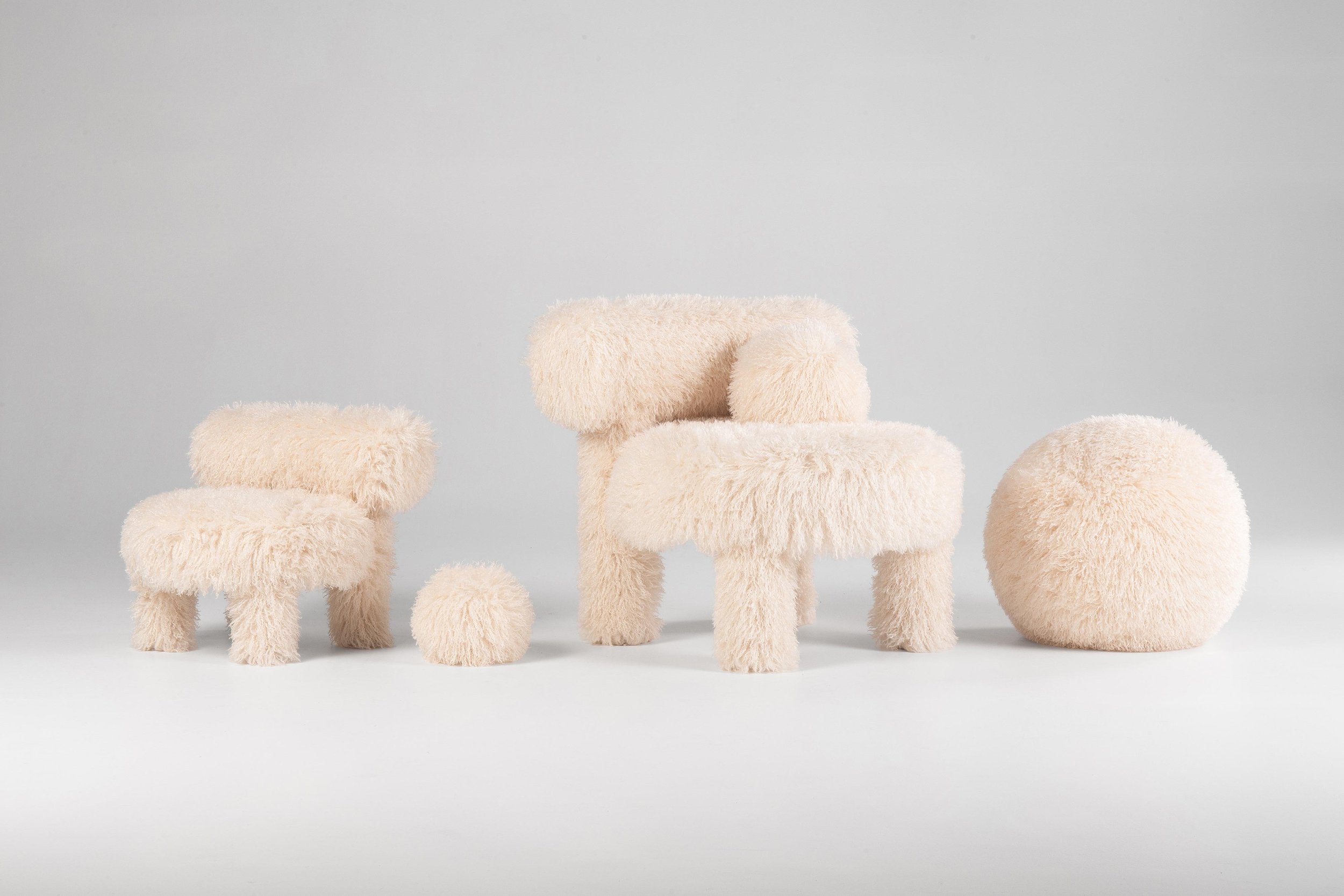 Noom Gropius Spheric Ottoman Fluffy Edition - Modern Round Pouf with Soft Plush Fabric, Perfect for Living Room, Bedroom & Nursery Decor