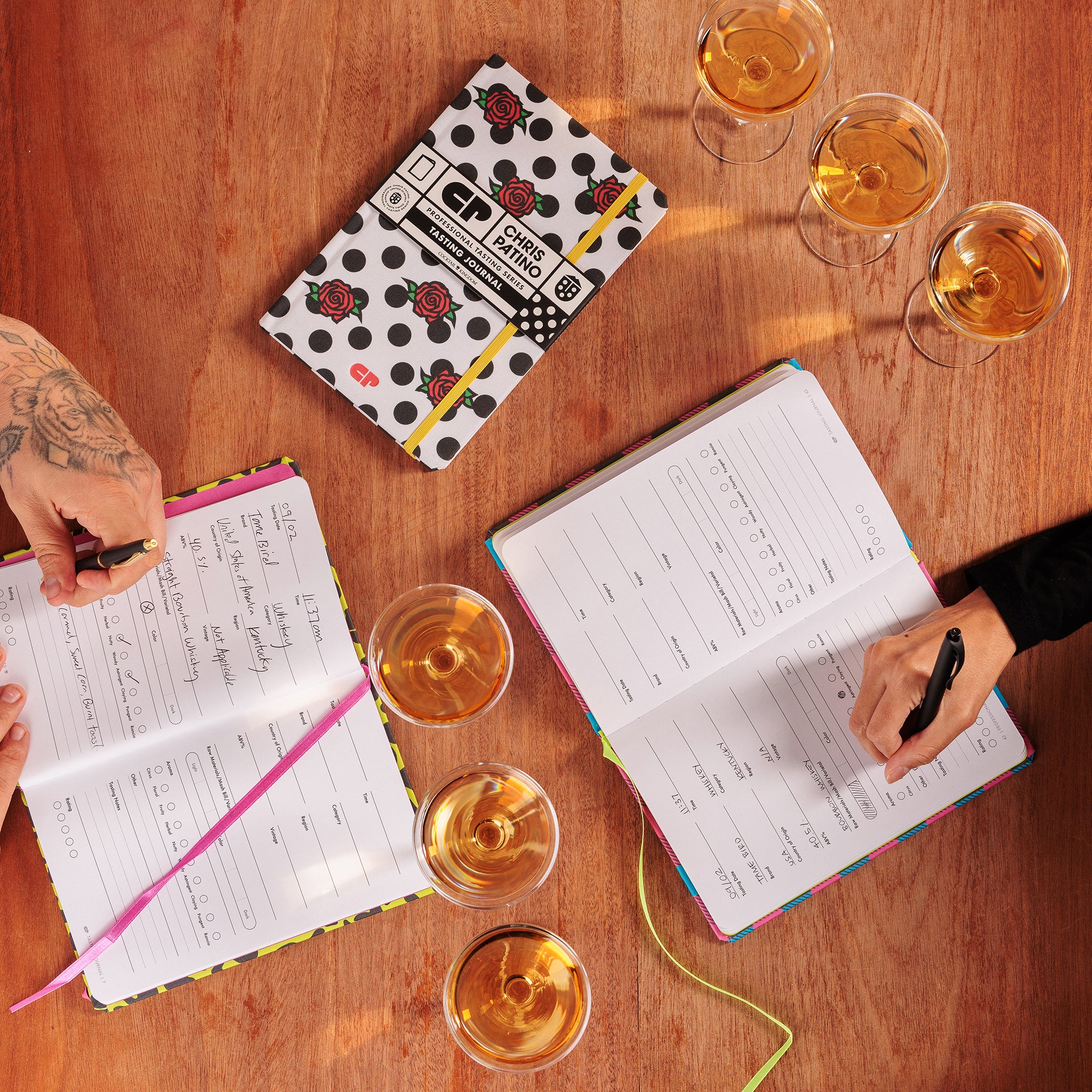 Plaid Patino Tasting Journal - Premium Wine & Beer Tasting Notebook for Sommeliers & Enthusiasts - Perfect for Wine Tasting Events, Brewery Tours & Flavor Notes