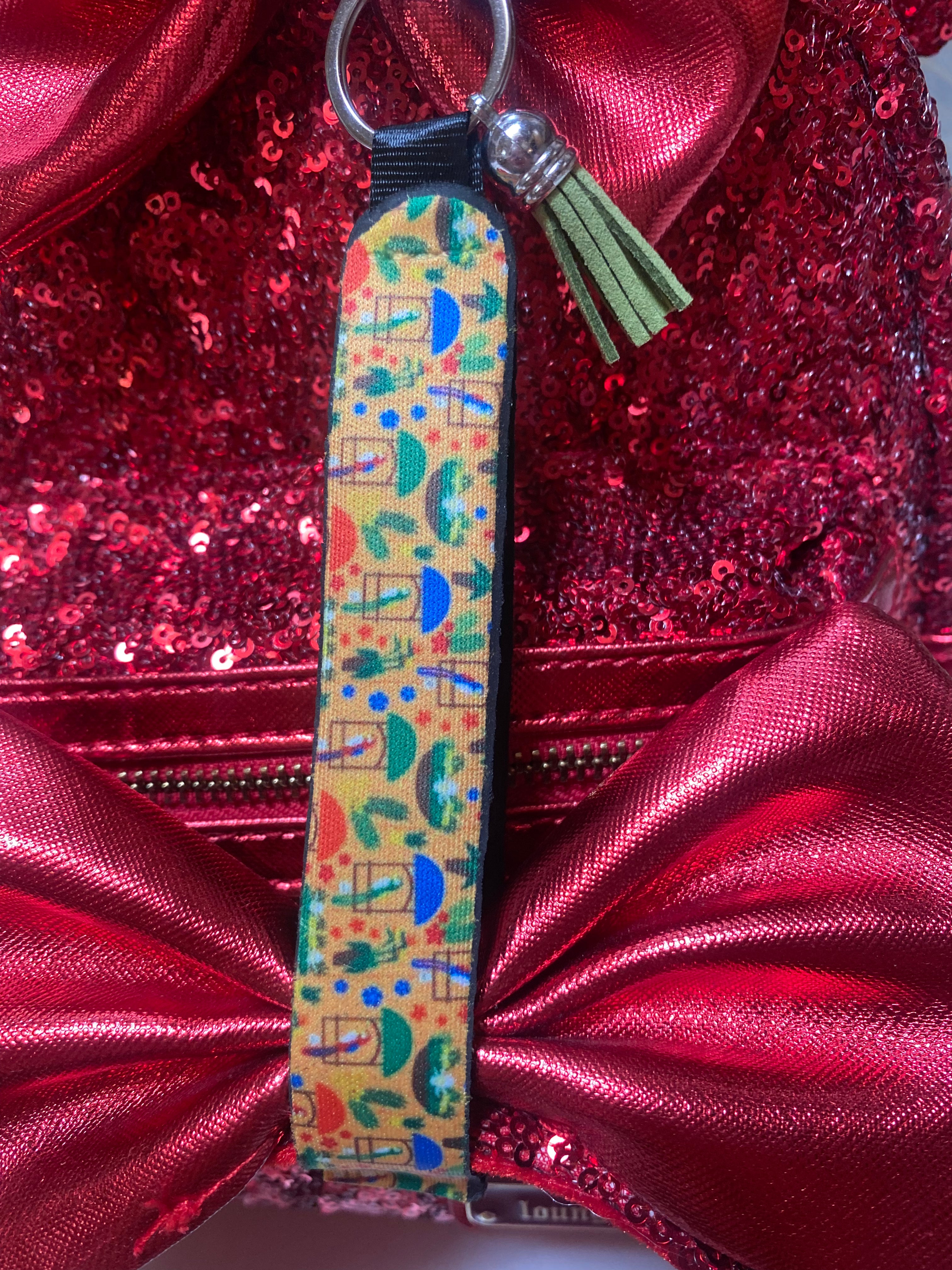 Tiki Bird Wristlet Keychain - Hawaiian Style Handbag Accessory for Women, Tropical Themed Key Holder for Purse, Beach Party & Summer Vacation Essentials