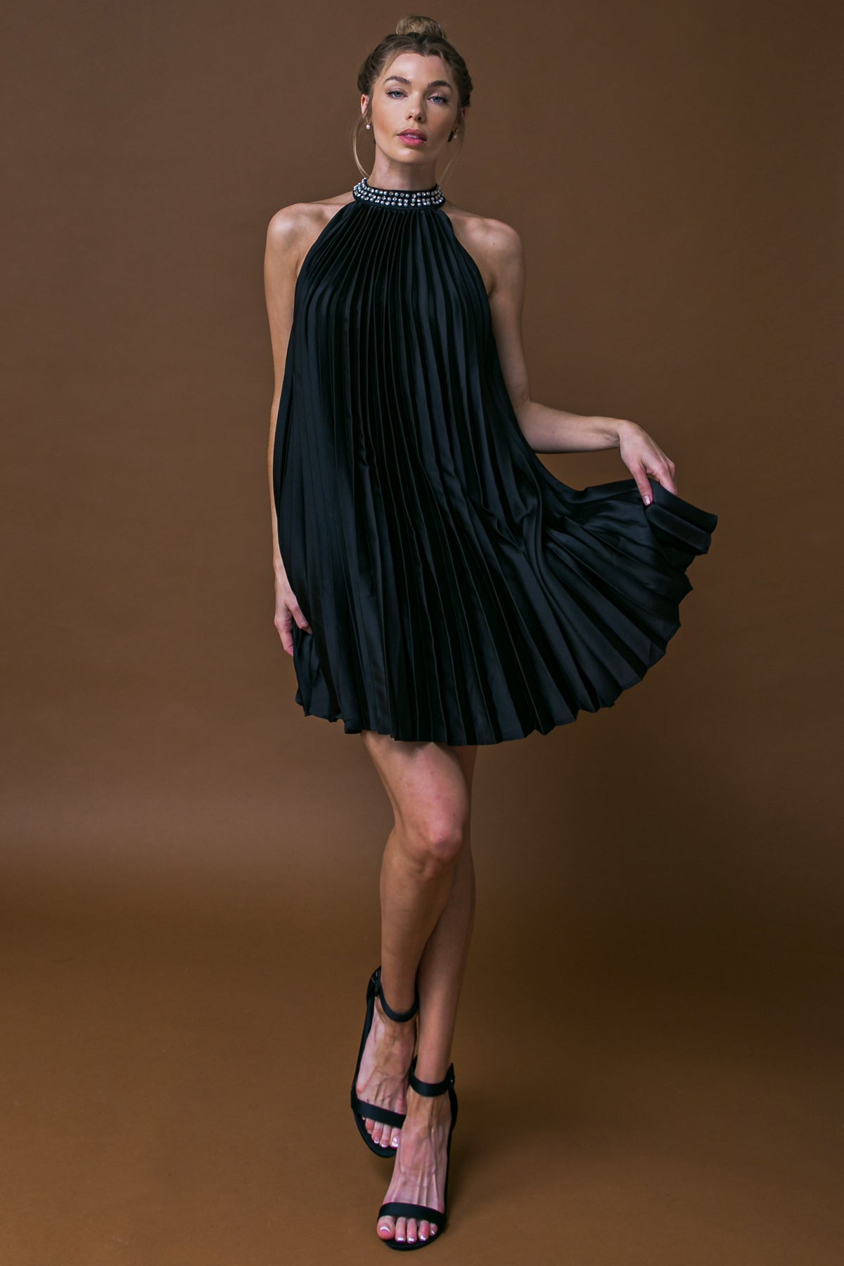 FIESTA FRIDAY Pleated Mini Dress with Halter Neck - Perfect for Parties, Date Nights & Summer Outfits