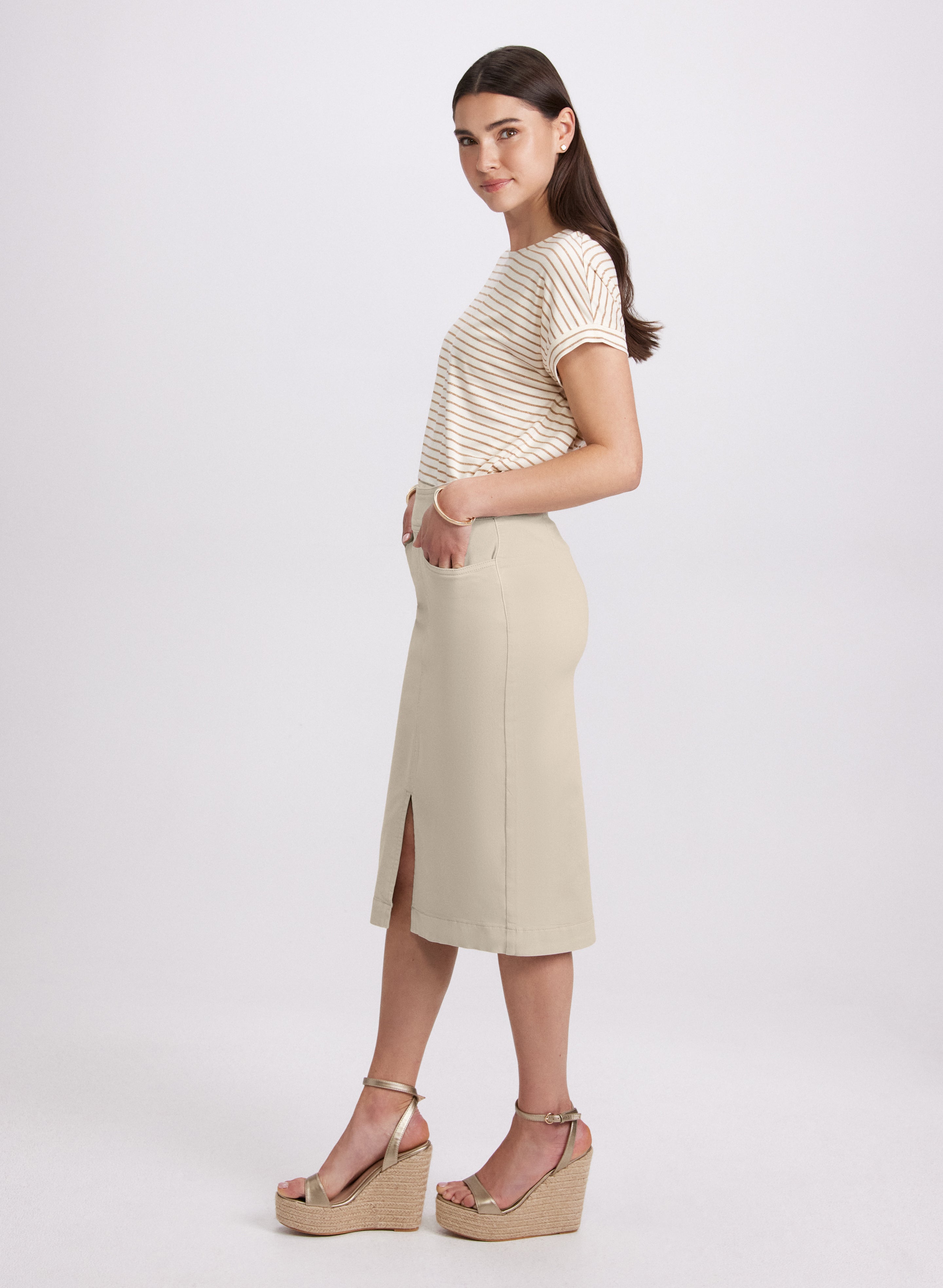 Stylish High-Waisted Denim Pencil Skirt for Women - Slim Fit Stretch Jeans Skirt - Perfect for Office, Date Night & Casual Outfits