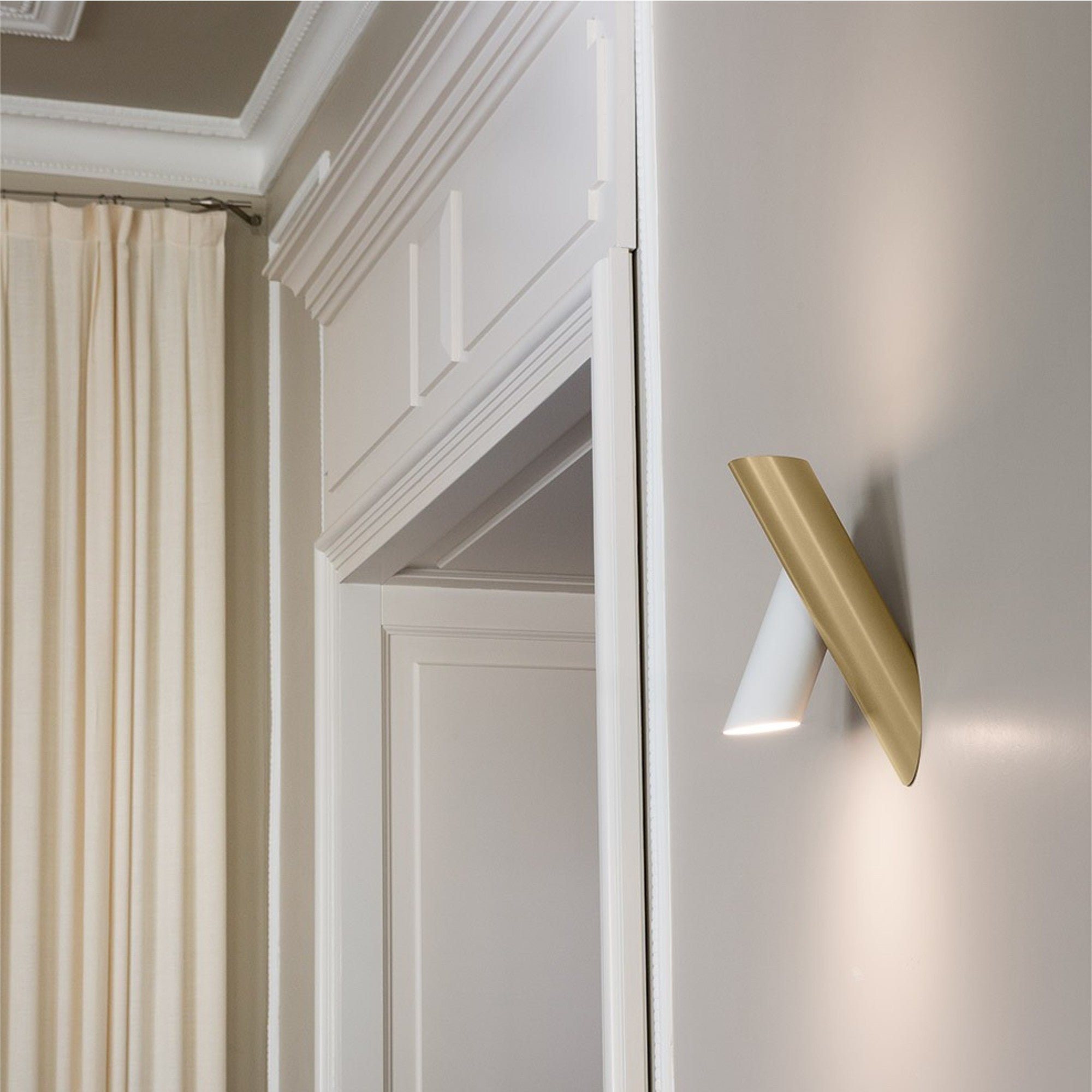 Modern LED Tube Wall Lamp - Sleek Adjustable Wall Light for Bedroom, Living Room & Office - Energy Efficient Indoor Lighting Fixture for Home Decor & Workspace