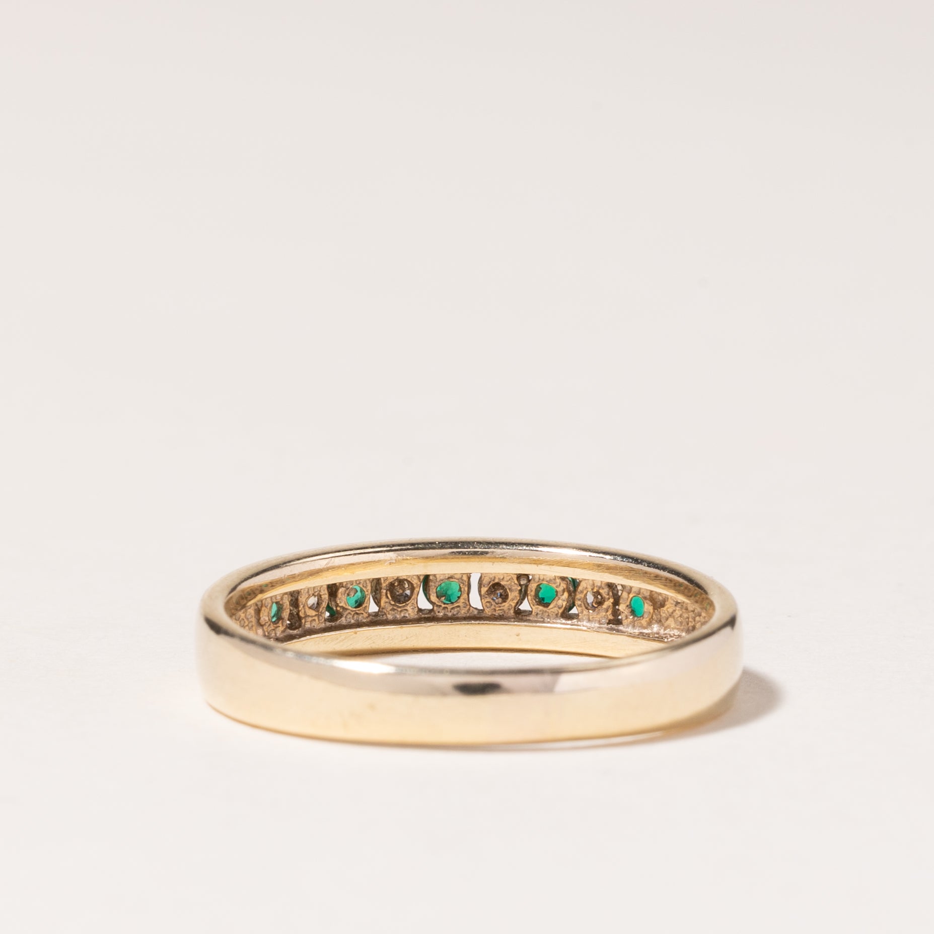 10K Yellow Gold Emerald and Diamond Wedding Band Ring - 0.10ctw Emerald & 0.10ctw Diamonds - Size 6.75 - Elegant Jewelry for Engagement, Anniversary or Special Occasion Gift