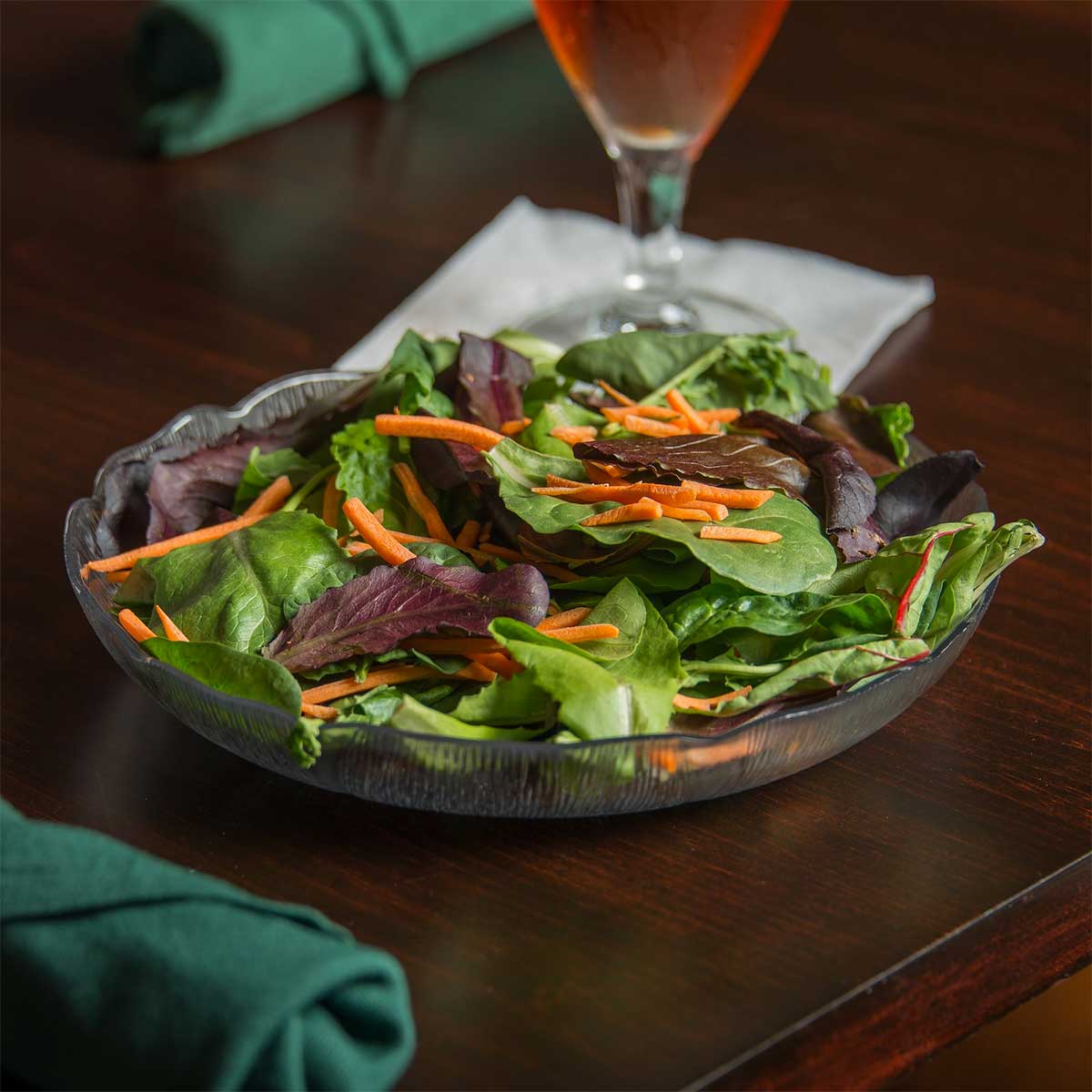 Carlisle 690707 Clear 23.9 oz Petal Mist Soup and Salad Plate - Perfect for Restaurants, Catering, and Elegant Dinner Parties