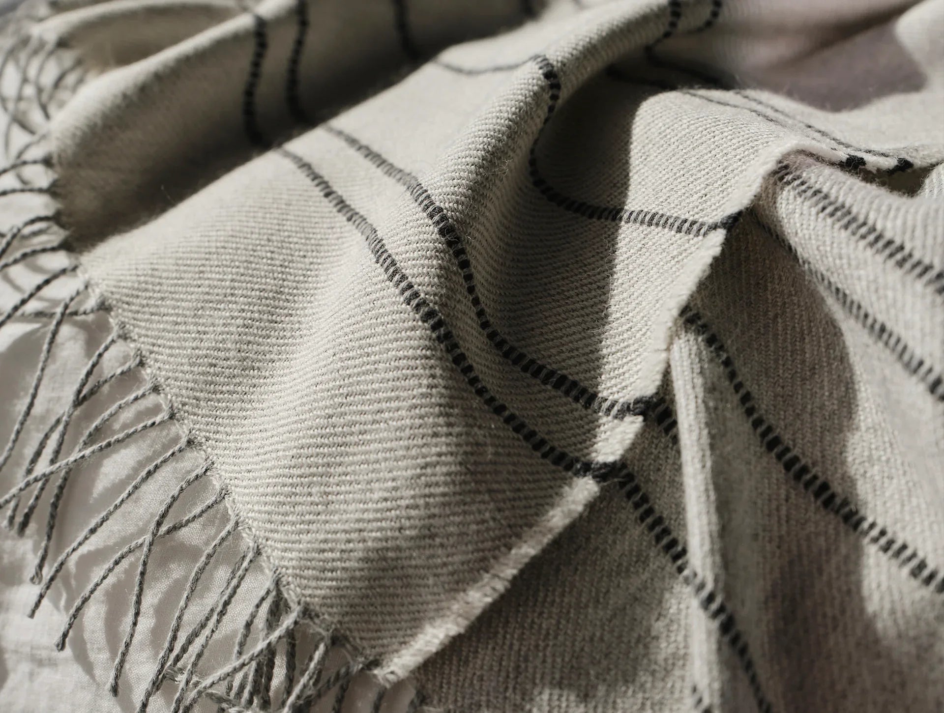 Luxury Reversible Alpaca Wool Throw Blanket - Soft & Warm Handmade Alpaca Fur Blanket for Couch, Bed, Sofa - Perfect for Winter, Home Decor & Cozy Nights