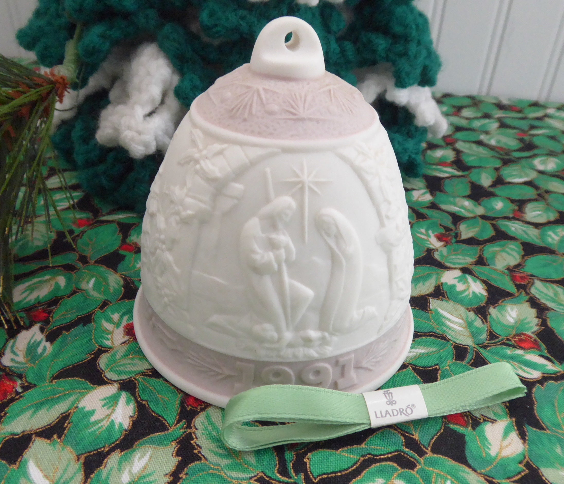 Lladro Christmas Bell 1991 - Nativity Snow Scene with Lavender Christmas Star - Annual Collectible Holiday Ornament in Original Box - Perfect for Christmas Tree Decorations & Holiday Gift Giving