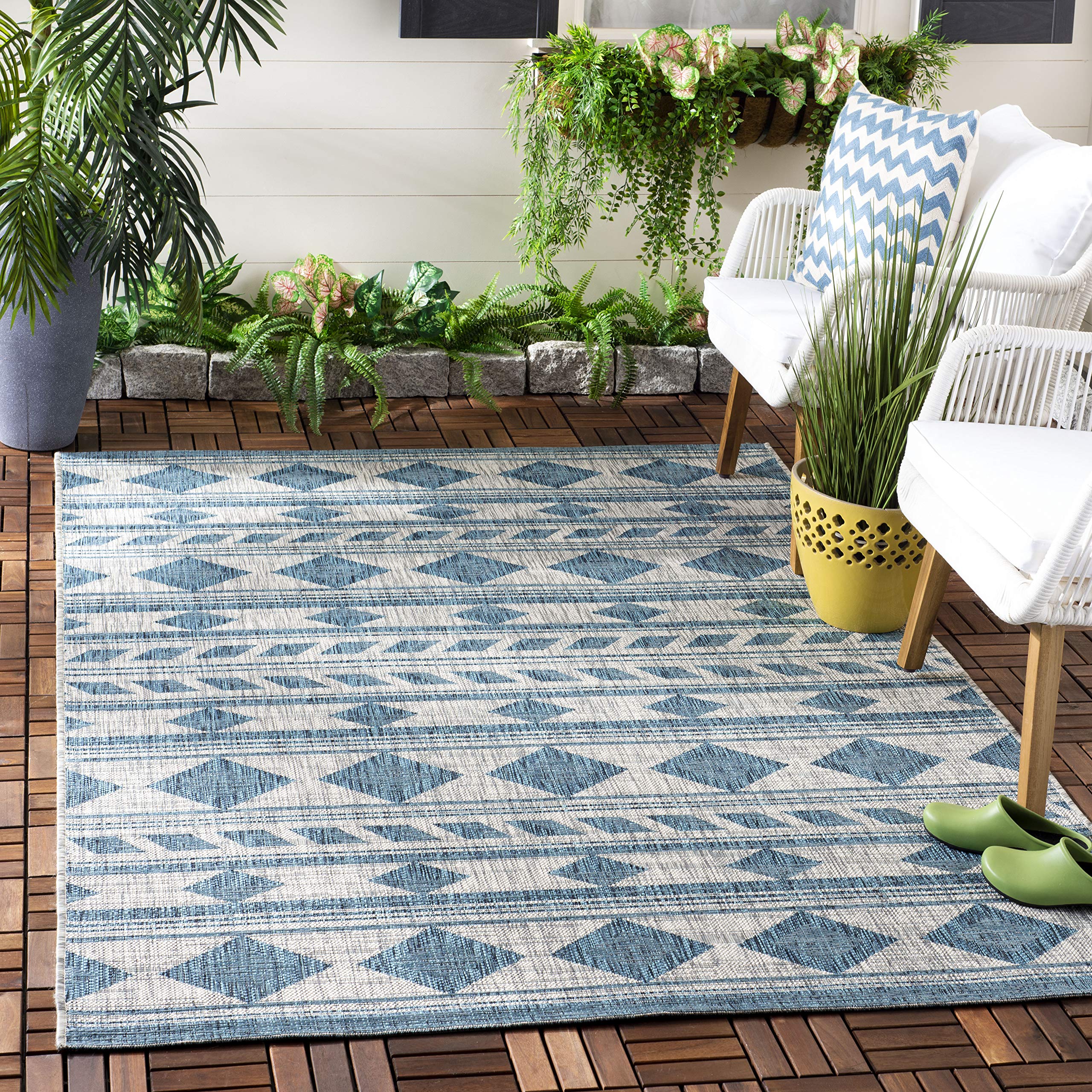 SAFAVIEH Courtyard Collection 6'7