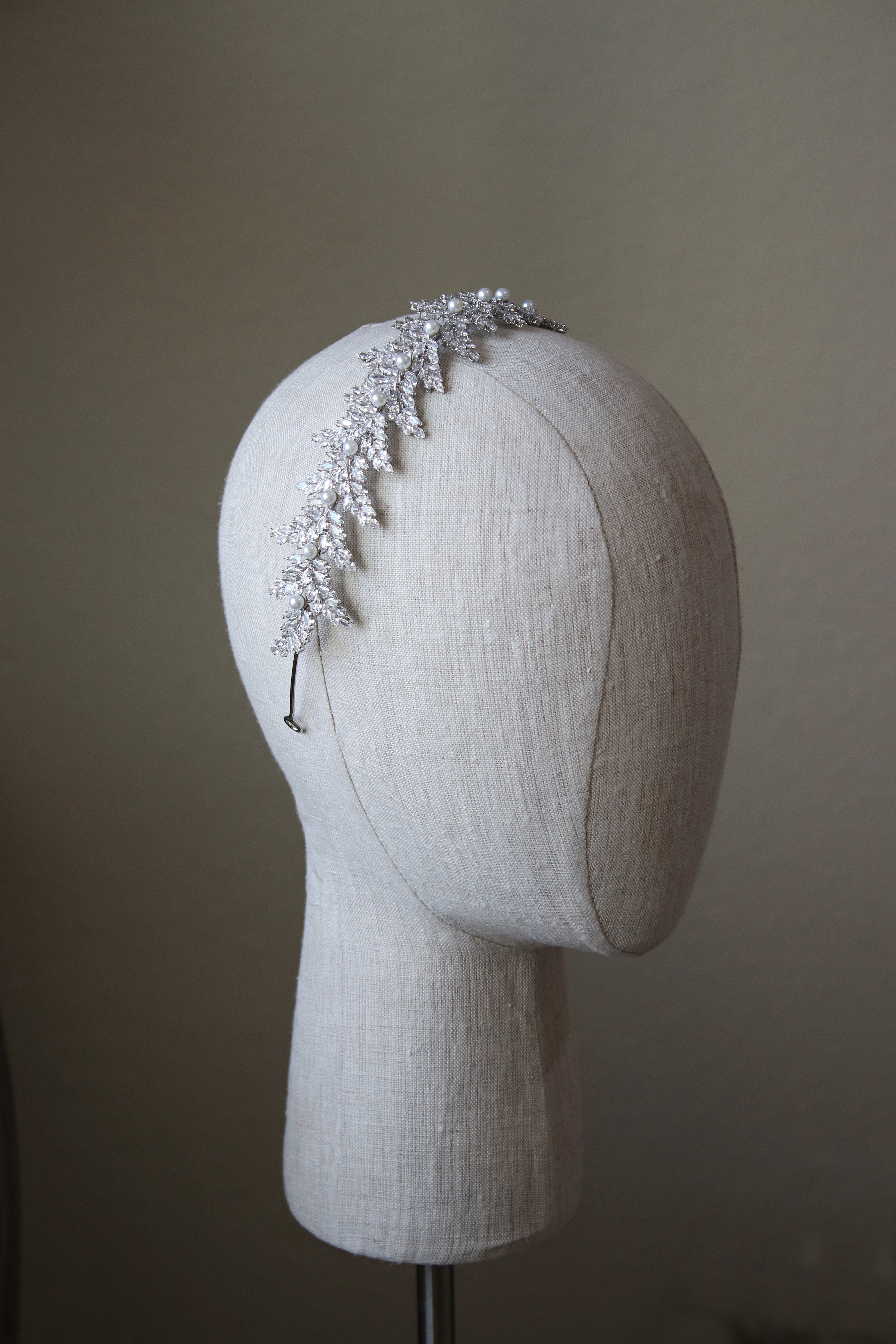 HOLLY Simulated Diamond & Pearl Bridal Tiara Headpiece – Elegant Wedding Hair Accessory for Brides, Prom, and Special Occasions