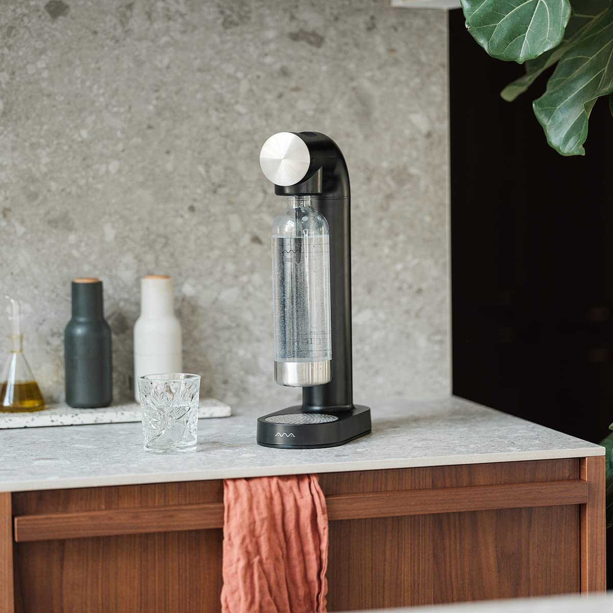 Premium Sparkling Water Maker Machine - Cordless Soda Carbonator with BPA-Free 1L Bottle & Metal Accents | Stylish European Design, Works with 60L CO2 Cartridges | Perfect for Home, Office, and Parties