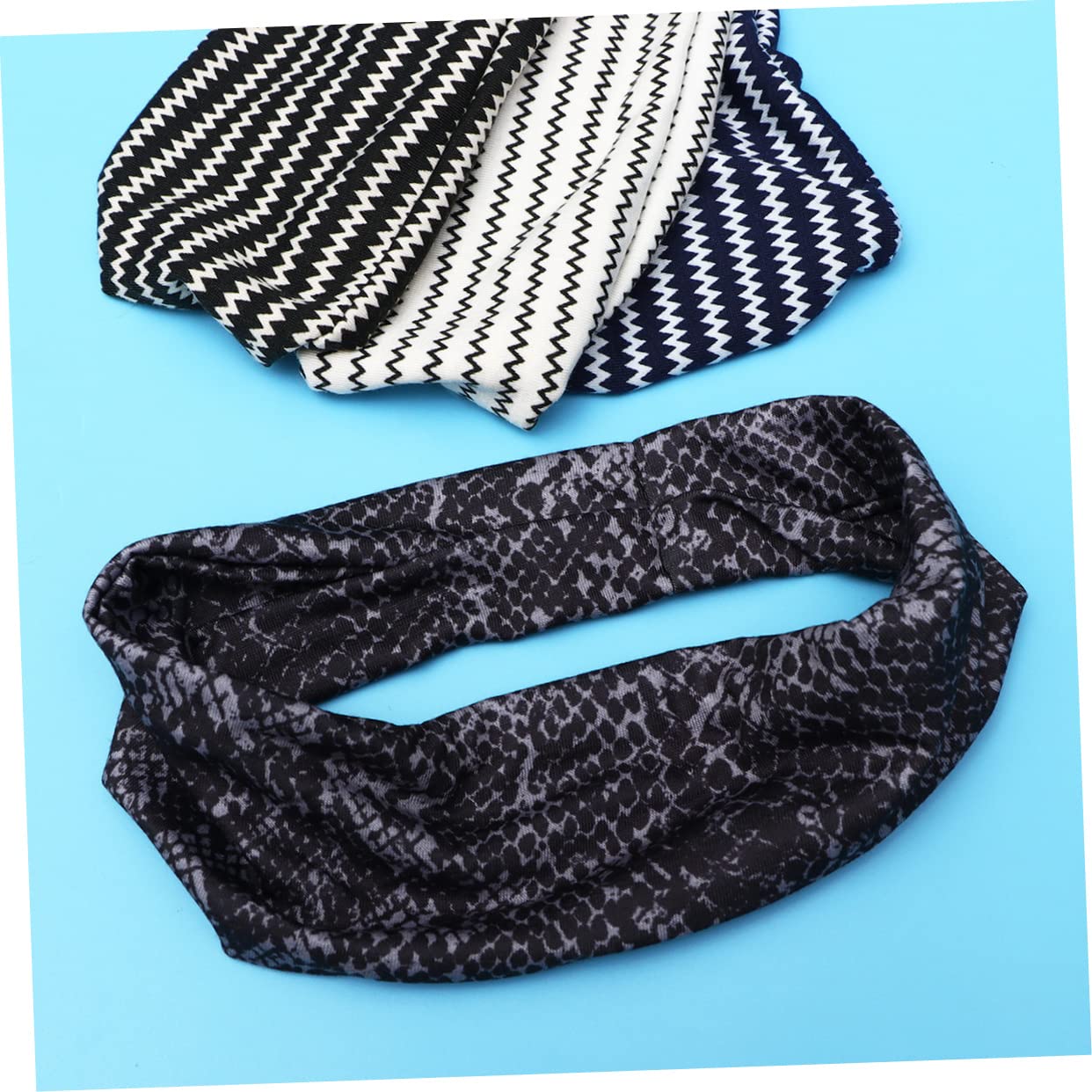 BIUDECO 4 Pack Black & White Headbands for Women - Stretchable Elastic Hair Bands for Running, Yoga, Sports & Workouts - Non-Slip Head Wraps & Bandanas - Perfect Hair Accessories for Active Lifestyles