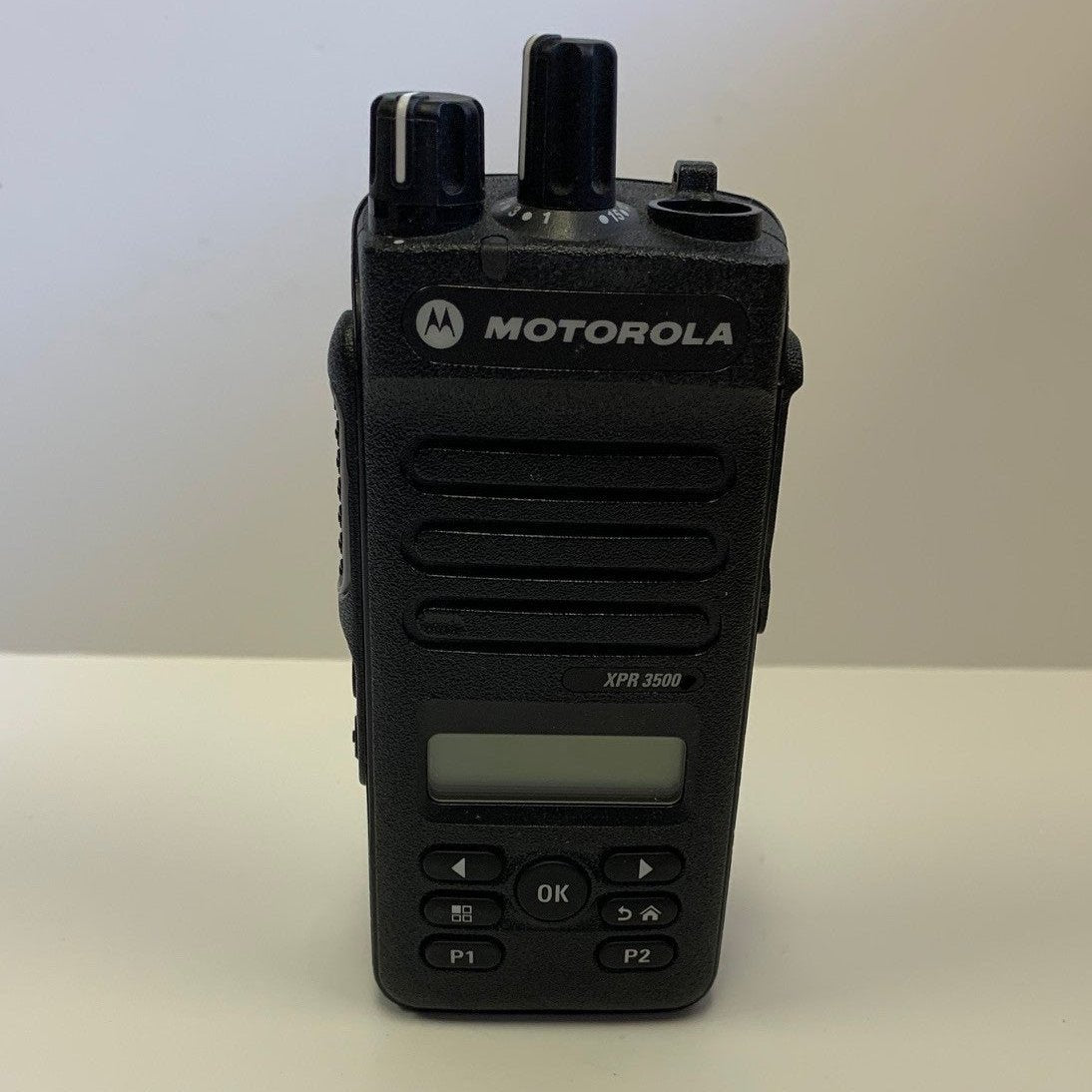 Motorola XPR3500 AAH02RDH9JA2AN UHF Two-Way Portable Radio - Reliable Communication for Construction, Security & Outdoor Adventures