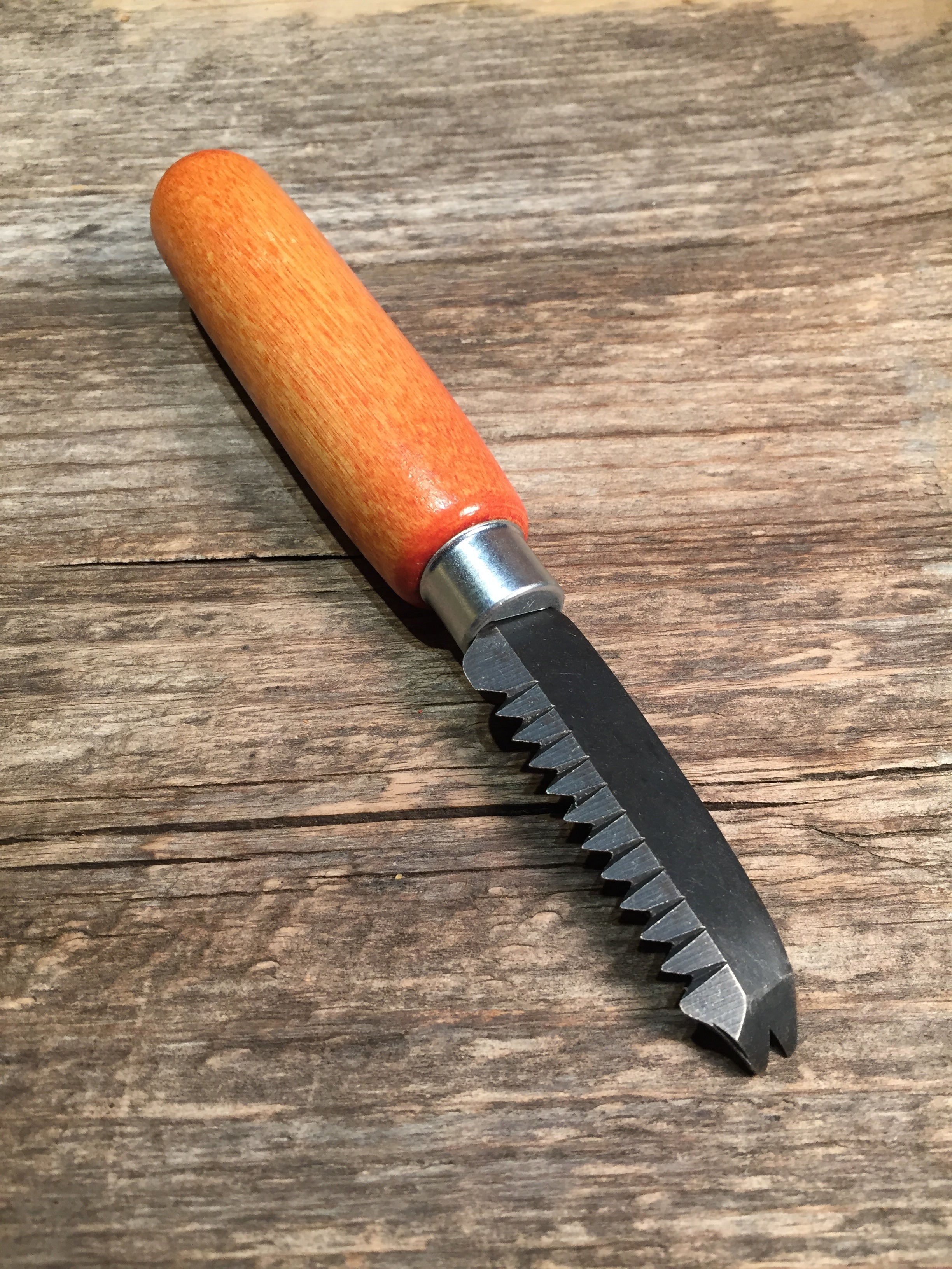 Claw Tool Tack & Staple Remover - Heavy Duty Puller for Carpets, Upholstery & Flooring - Perfect for DIY Home Improvement & Construction Projects