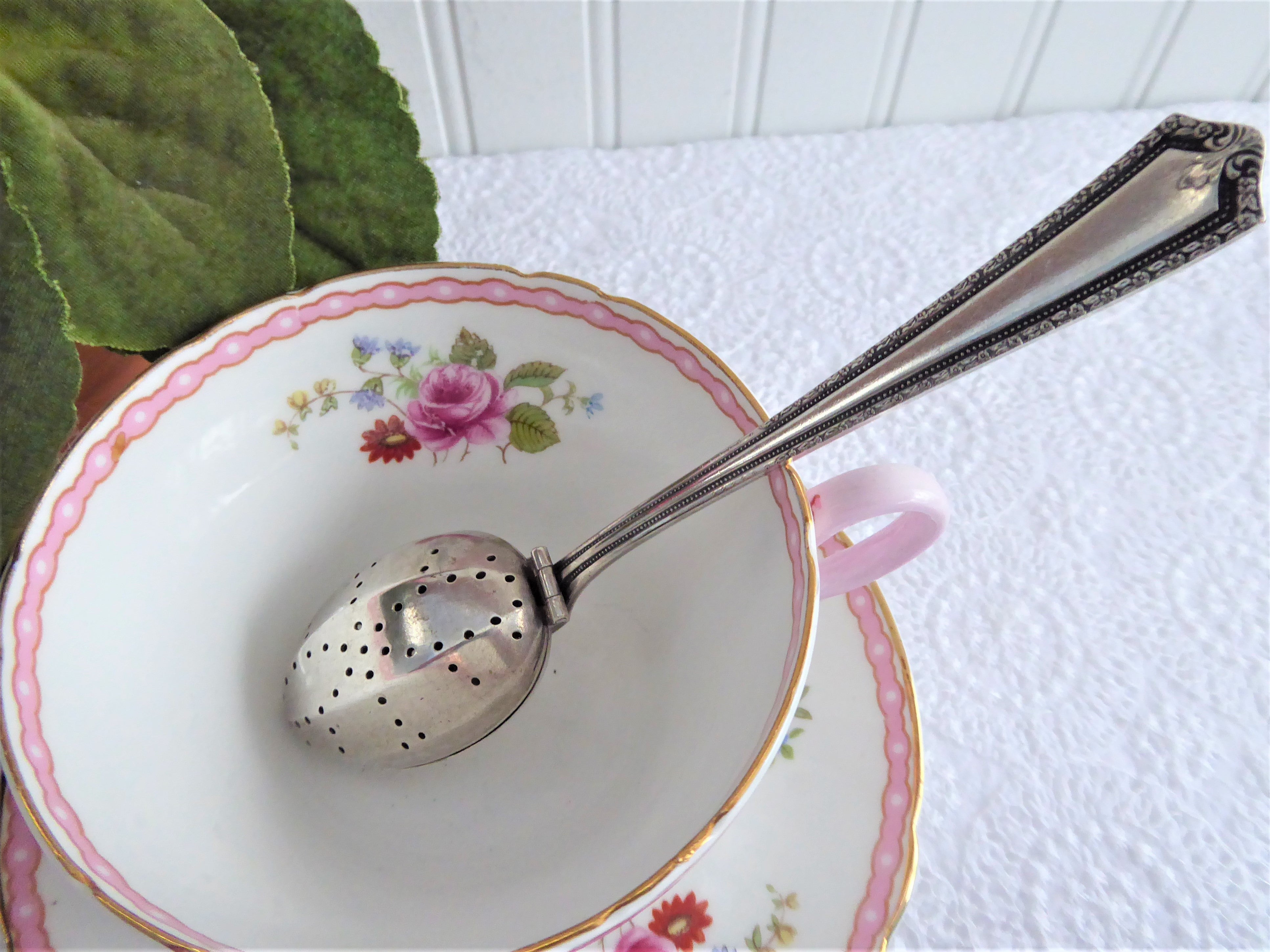 Vintage Rogers Silverplate Tea Infuser Spoon - 1930s Style Tea Strainer for Loose Leaf Tea - Perfect for Tea Lovers, Home Brewing & Gift Giving