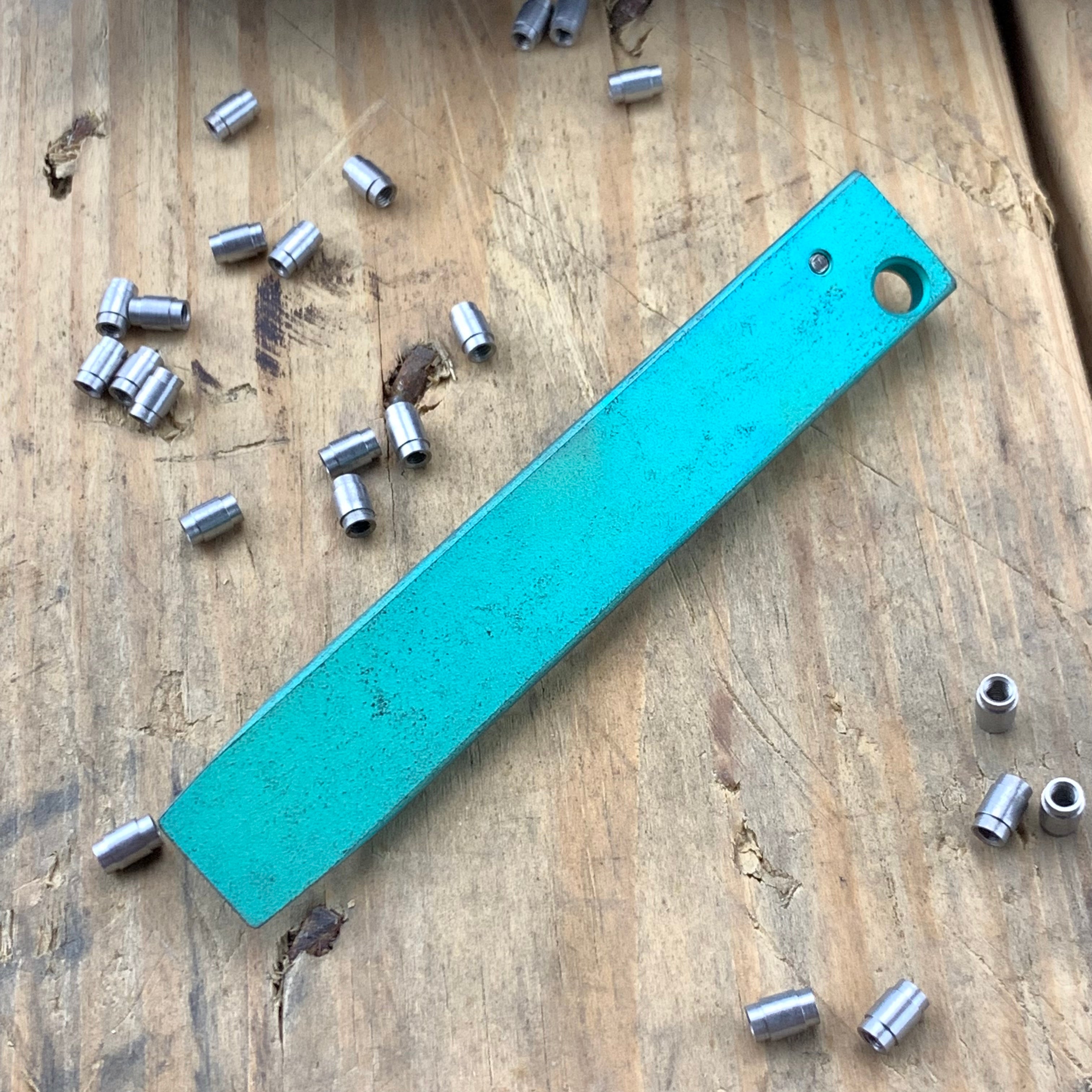 Maverick Customs 4-Frag Green Anodized EDC Pry Bar Tool - Pocket Knife Alternative for Everyday Carry, Survival Gear & Tactical Use