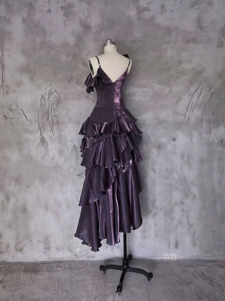 Elegant Grape-Print Ruffled Spaghetti Strap Prom Dress J5969 - Perfect for Homecoming, Prom Night, and Formal Events