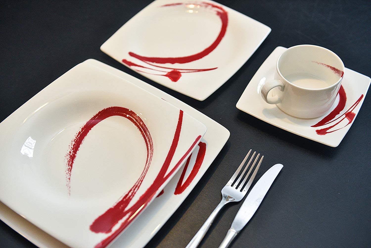 Red Vanilla Paint It Red 20-Piece Dinner Set in White - Elegant Tableware for Dinner Parties, Family Gatherings & Special Occasions