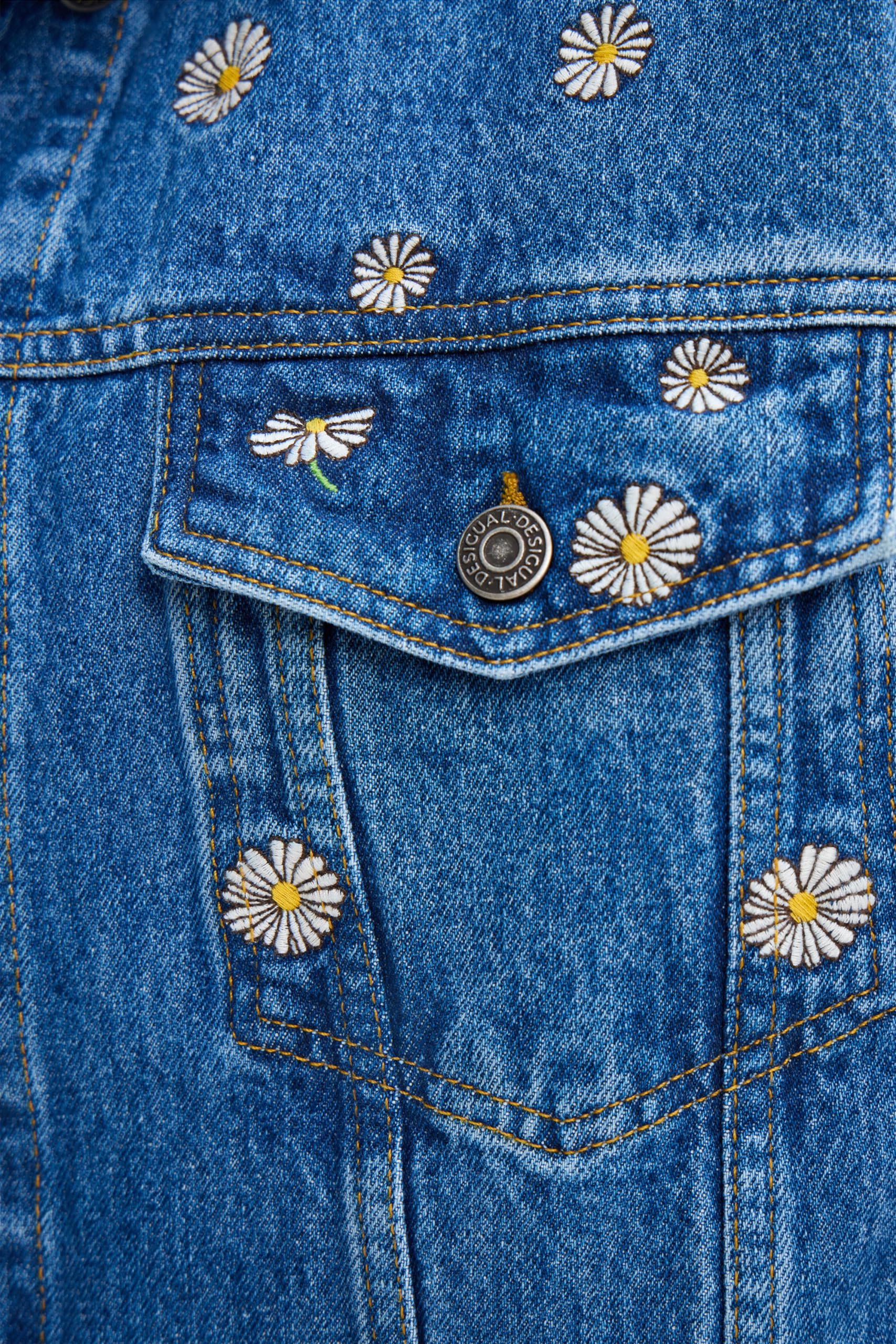 Desigual Women's Denim Trucker Jacket - Stylish Vintage Distressed Jean Jacket for Casual Outfits & Fall Layering | Perfect for Streetwear, Date Nights & Weekend Adventures