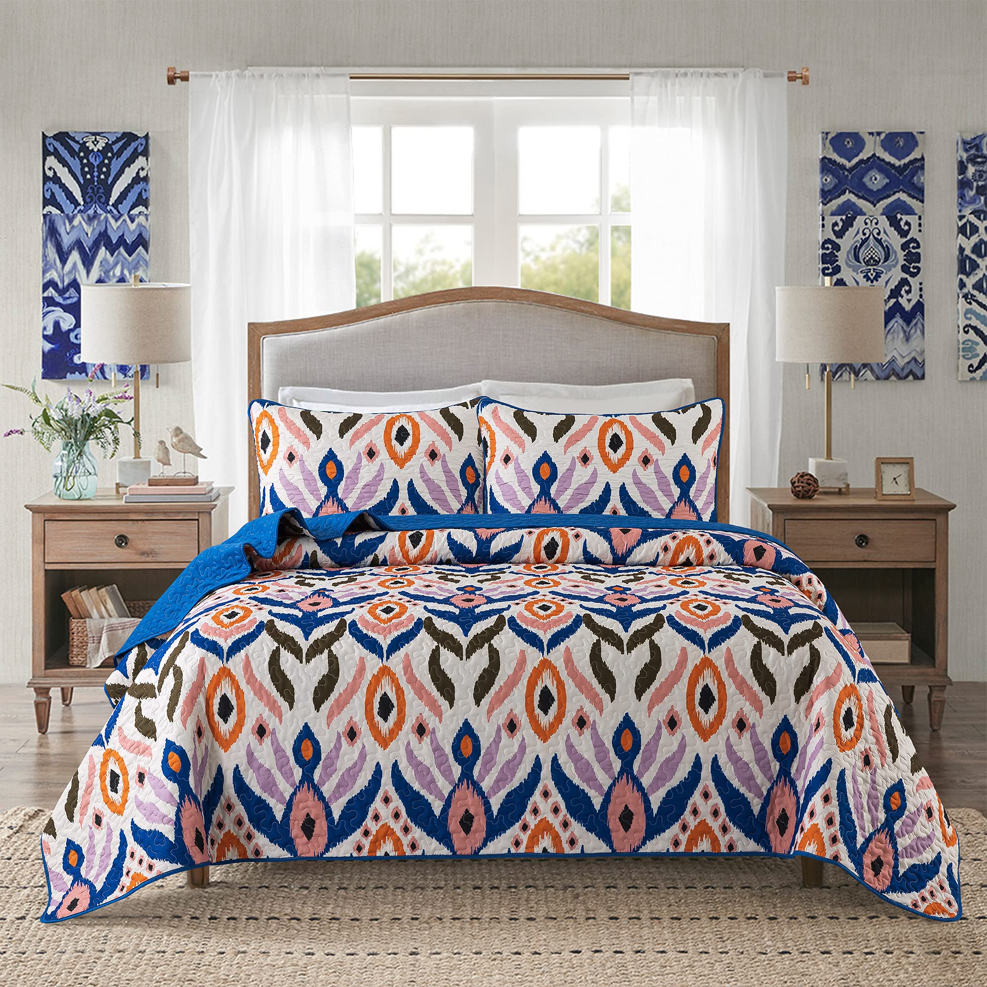 Soul & Lane Modern Ikat Bedding Quilt Set - King Size with 2 Shams | Lightweight Summer Quilted Bedspread for Bedroom Decor | Perfect for Guest Rooms, Master Bedrooms & Cozy Home Styling
