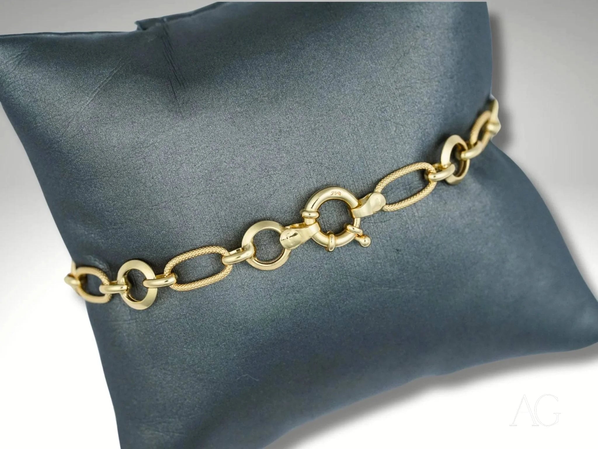 18K Gold Bracelet for Women - Elegant & Sophisticated Art Jewelry - Perfect for Weddings, Parties & Special Occasions