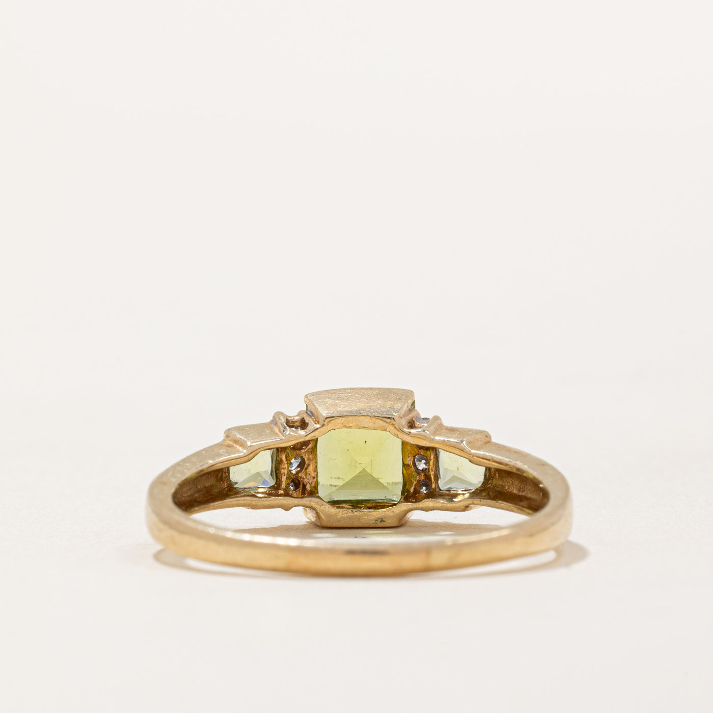 Peridot & Diamond Ring 1.40ctw with 0.06ctw Diamonds - Size 10 | Elegant Green Gemstone Jewelry for Women | Perfect for Engagement, Anniversary & Special Occasions