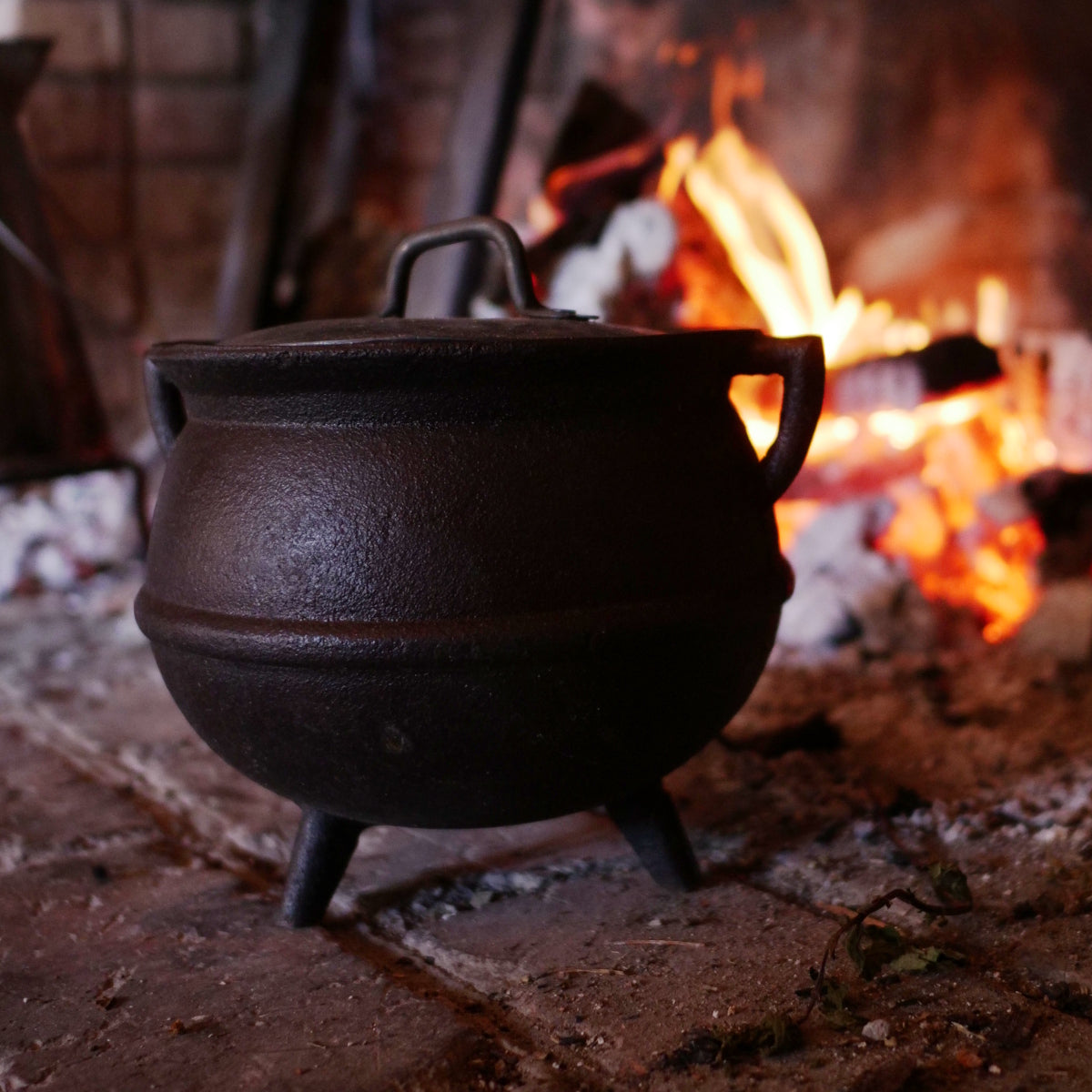 2 Quart Cast Iron Pot - Heavy Duty Dutch Oven for Cooking, Baking & Serving - Perfect for Soups, Stews, Casseroles & Bread Making