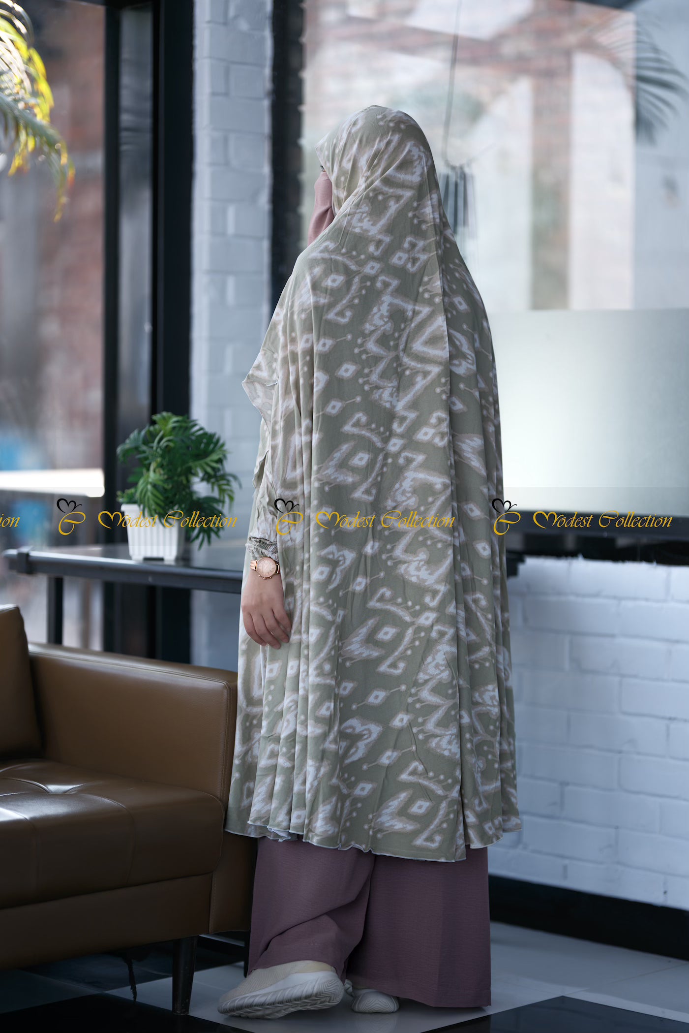 Pastel Green Linen Khimar with Pockets - Modest Muslim Prayer Dress for Women - Perfect for Prayer, Mosque, and Everyday Wear
