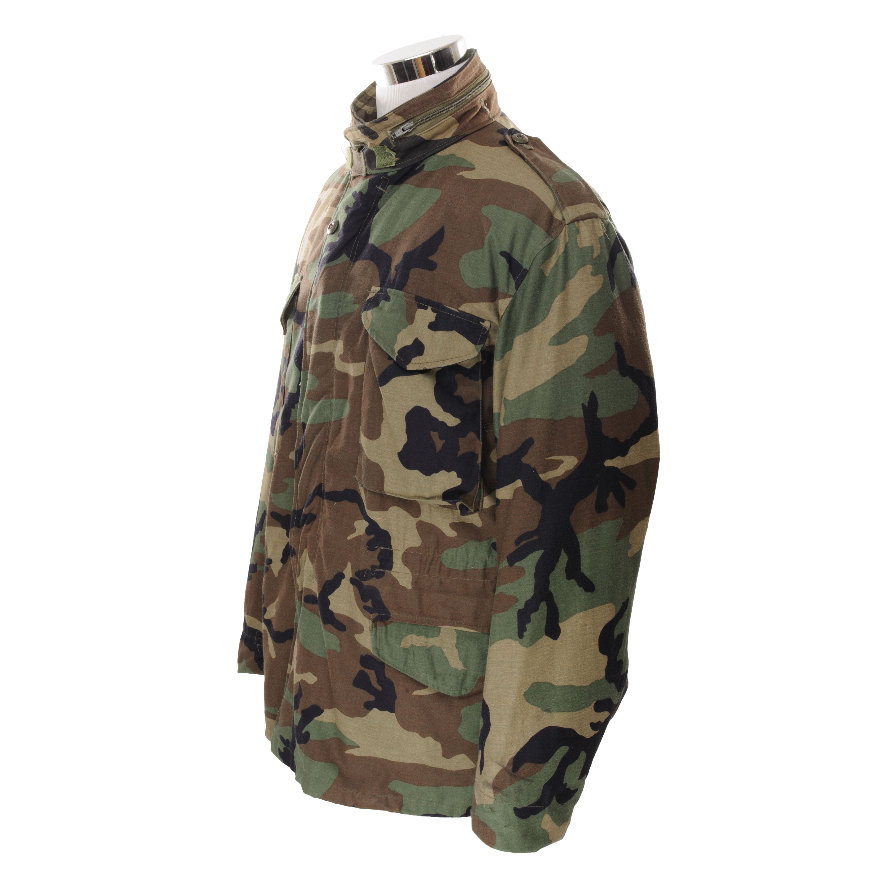 Vintage US Army M-1965 M65 Woodland Camo Field Jacket - 1984 Military Surplus - Large Regular Size with Liner - Perfect for Outdoor Adventures, Hunting & Vintage Fashion