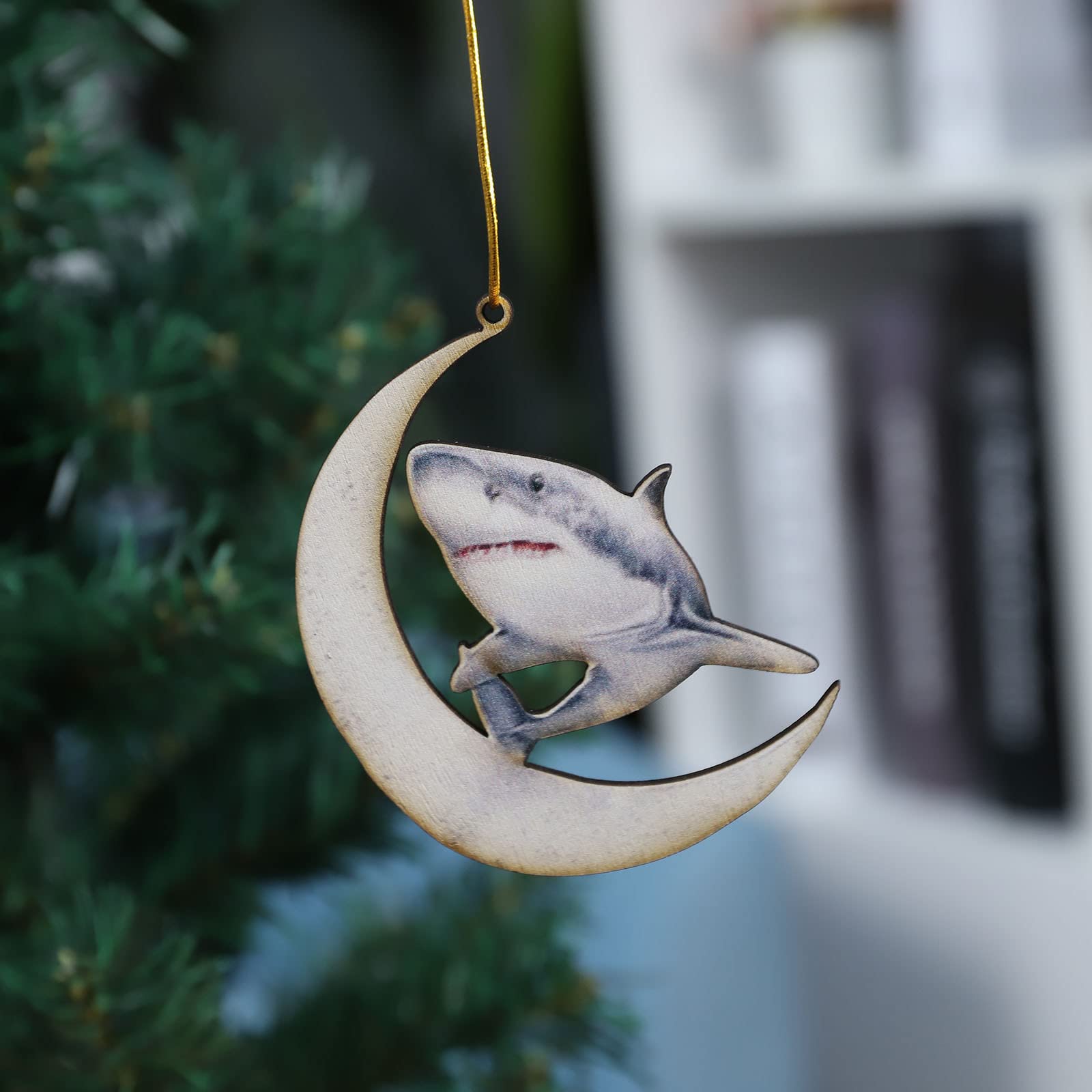 Hanging Mistletoe Christmas Ornaments - Wooden Doorway Decor with Animal Pendants for Holiday Home Decor | Perfect for Indoor & Outdoor Christmas Tree, Fireplace Mantel, and Front Door Decoration