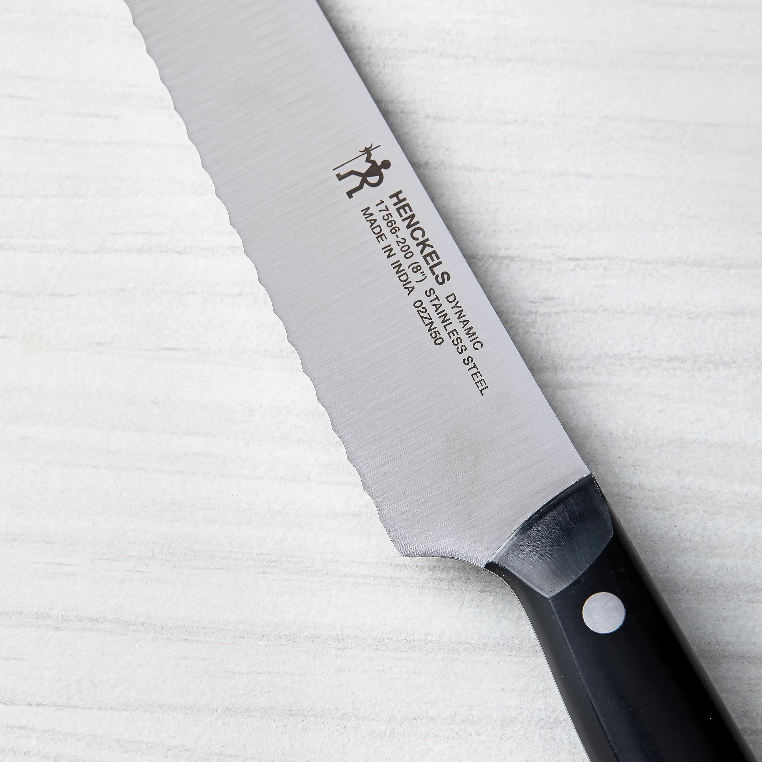 HENCKELS Dynamic 8-inch Razor-Sharp Bread Knife - German Engineered Stainless Steel Cake Knife with 100+ Years of Mastery - Perfect for Slicing Bread, Cakes, Pastries and Baked Goods