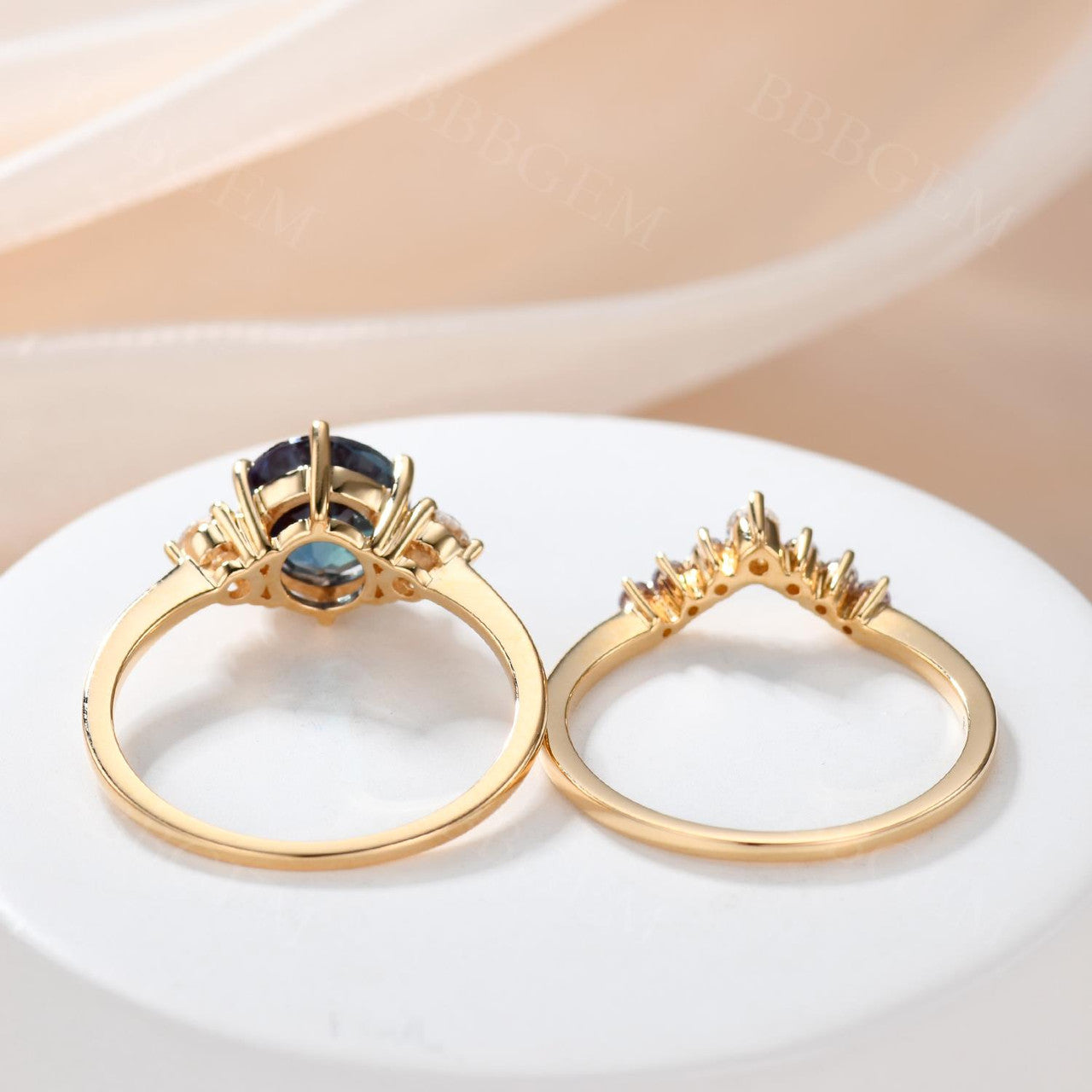 14K/18K Gold Round Alexandrite Diamond Moissanite Three Stone 2-Piece Engagement Ring Set for Women - Perfect for Proposals, Anniversaries & Bridal Jewelry