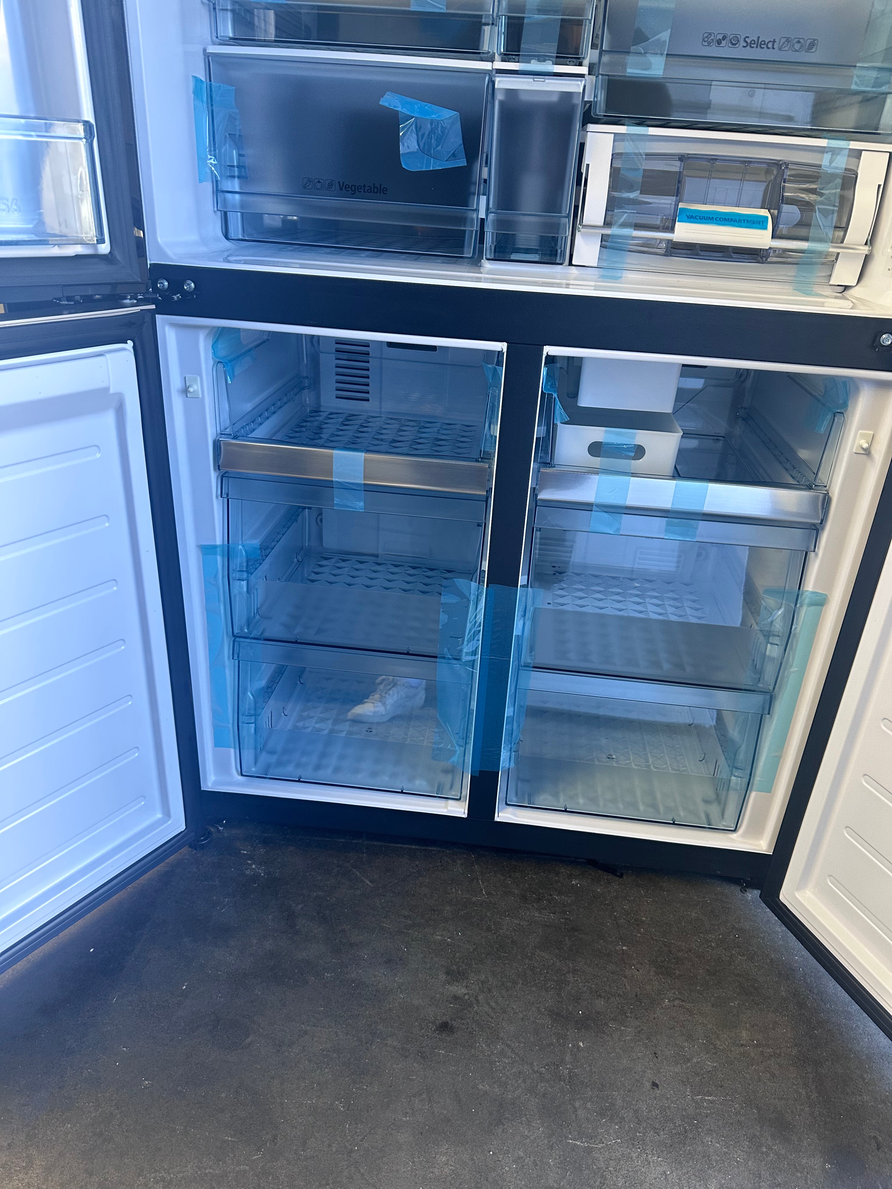 Hitachi 638L French Door Refrigerator with Black Glass - RWB640VT0GBK Model [Factory Second, No Damage] - Perfect for Modern Kitchens and Open-Concept Homes