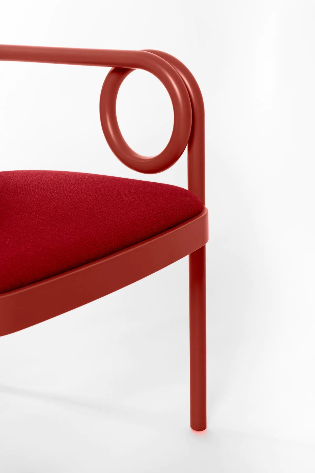 GTV Loop Lounge Chair - Modern Indoor/Outdoor Accent Chair for Living Room, Patio & Office - Stylish Comfort for Relaxing & Reading