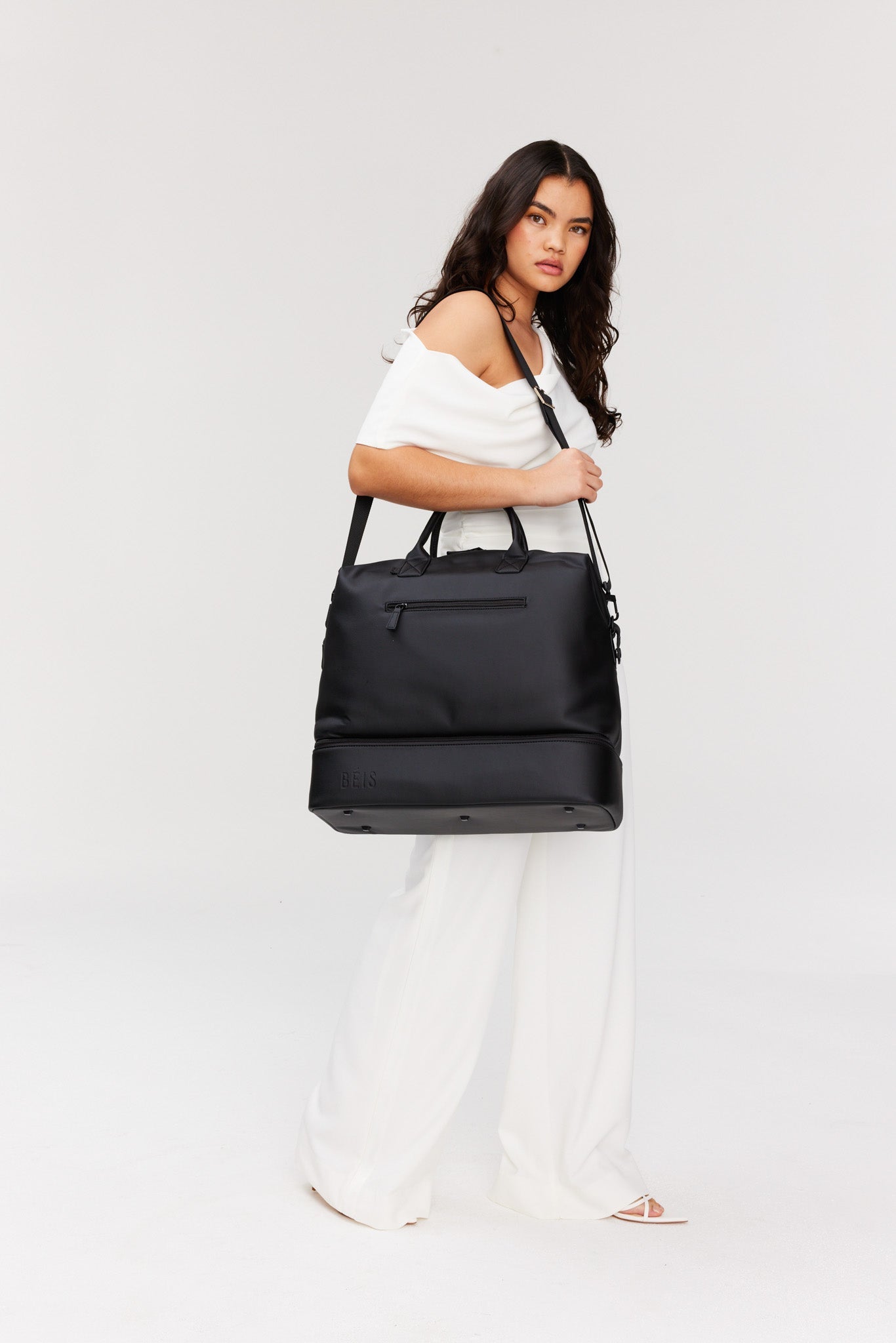 Premium Black Weekender Bag - Stylish & Durable Travel Duffel for Weekend Getaways, Gym, or Business Trips