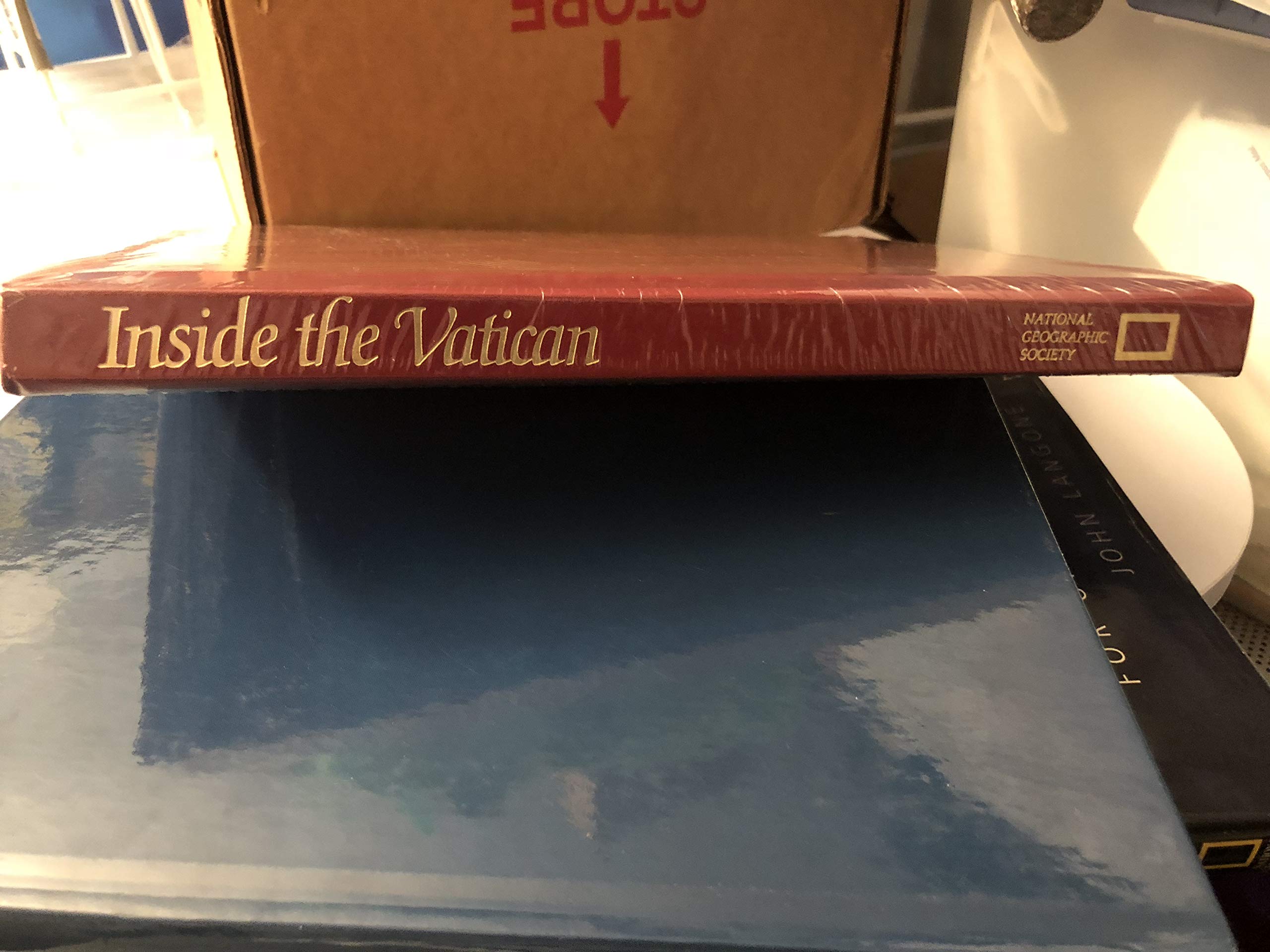 Inside the Vatican: The Politics and Organization of the Catholic Church - Essential Reading for Religious Studies and History Enthusiasts