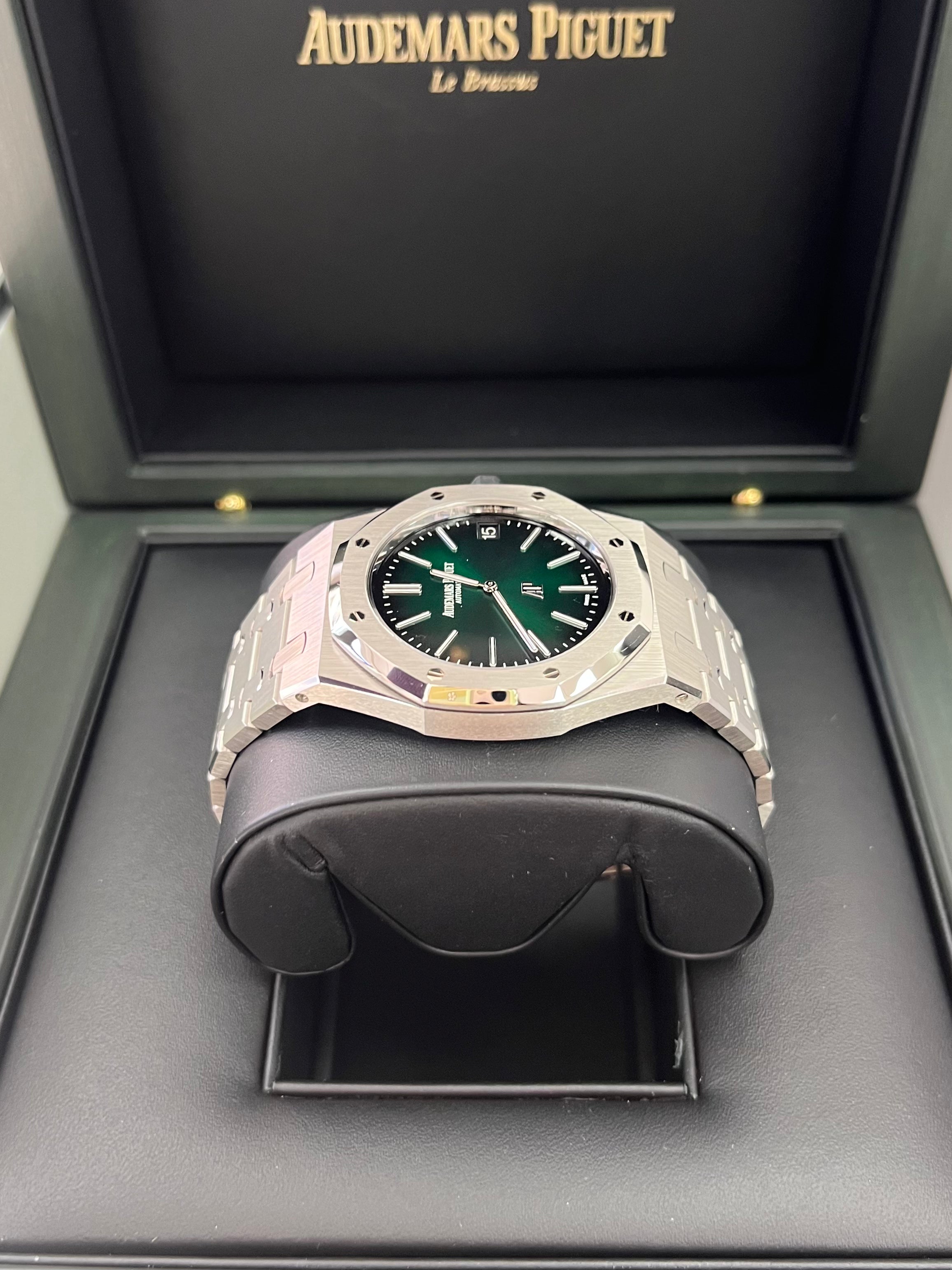 Audemars Piguet Royal Oak Jumbo Extra Thin 15202PT.OO.1240PT.01 Platinum Men's Watch - Luxury Dress Watch for Business & Formal Occasions